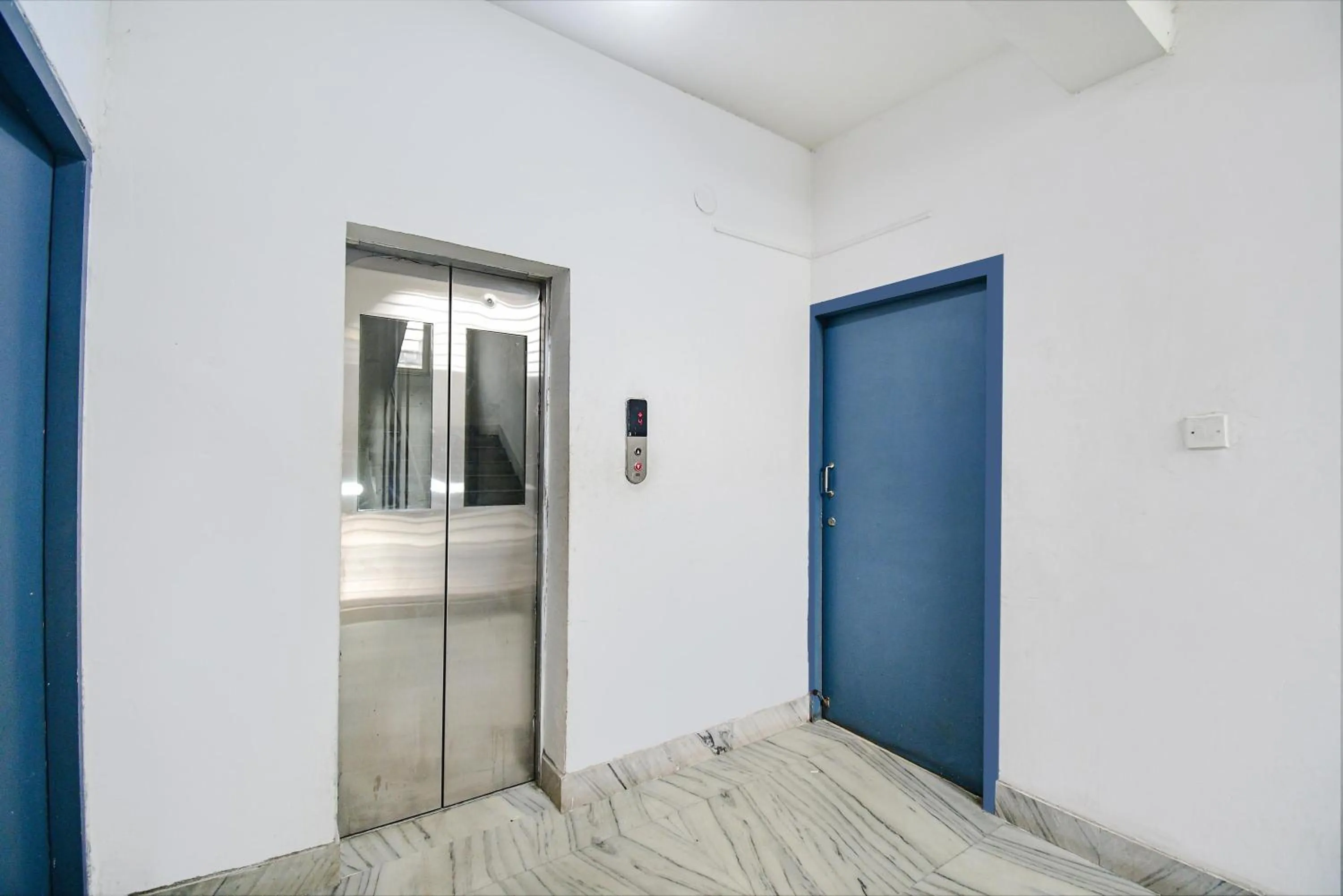elevator in FabHotel Silver Key kalighat