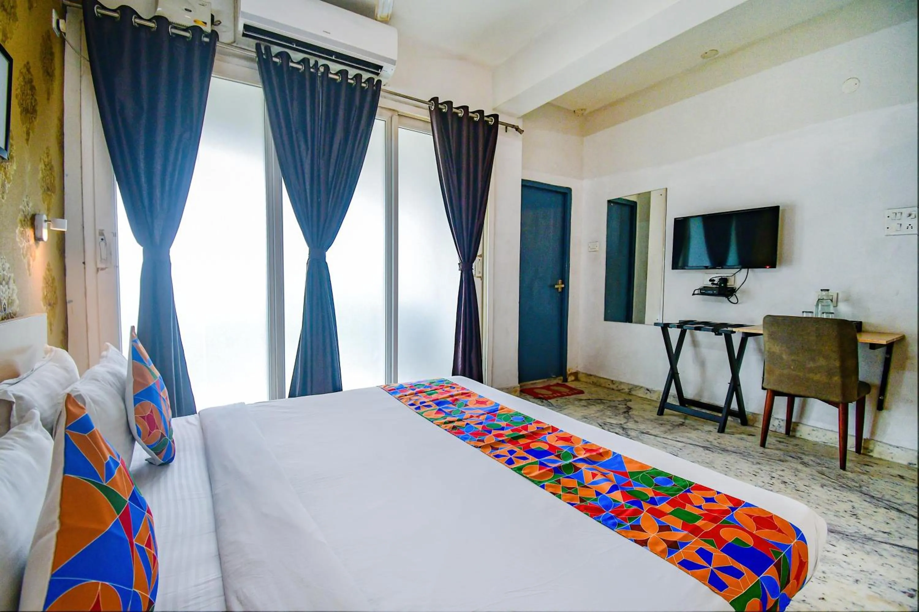 Bed in FabHotel Silver Key kalighat