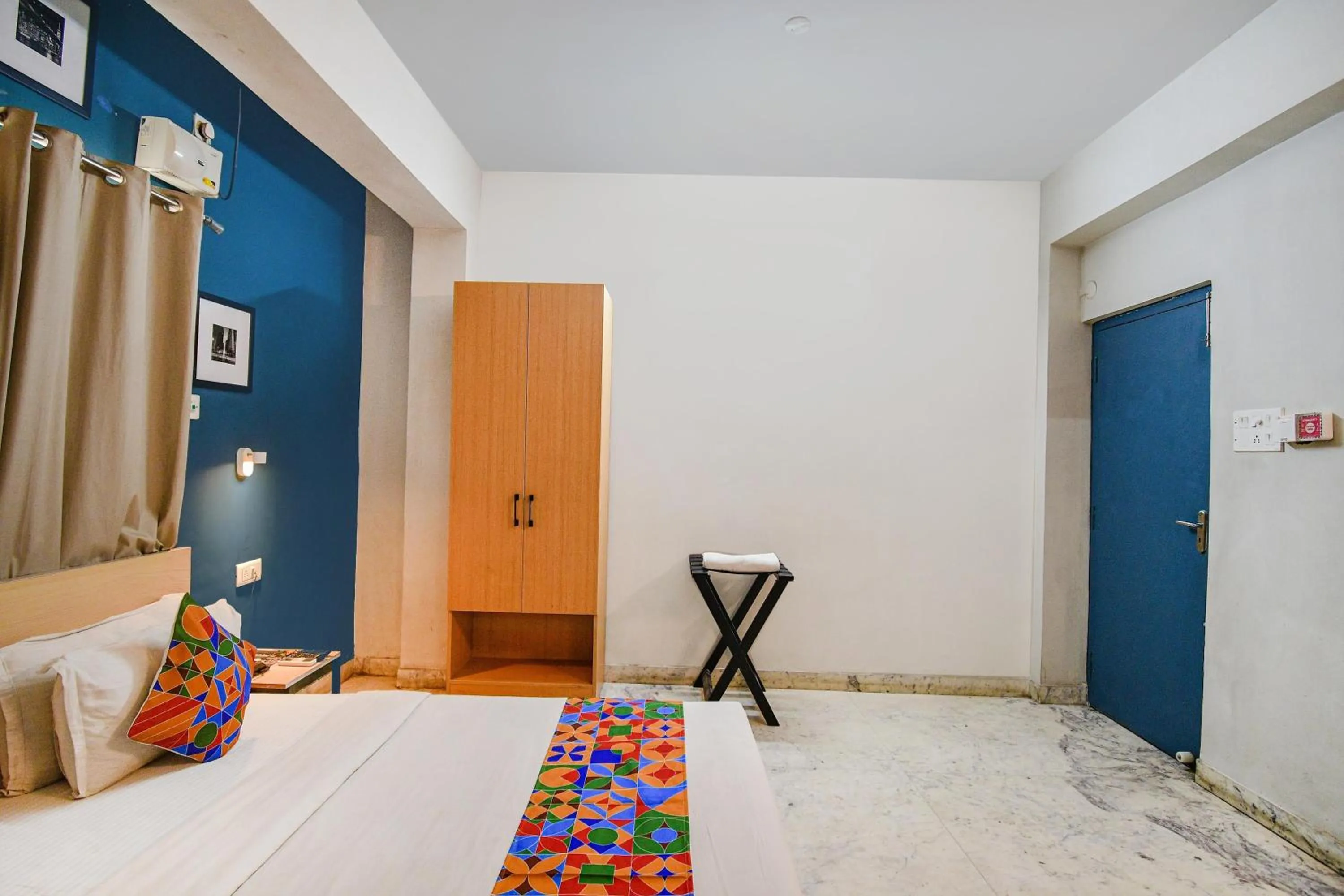Bed in FabHotel Silver Key kalighat