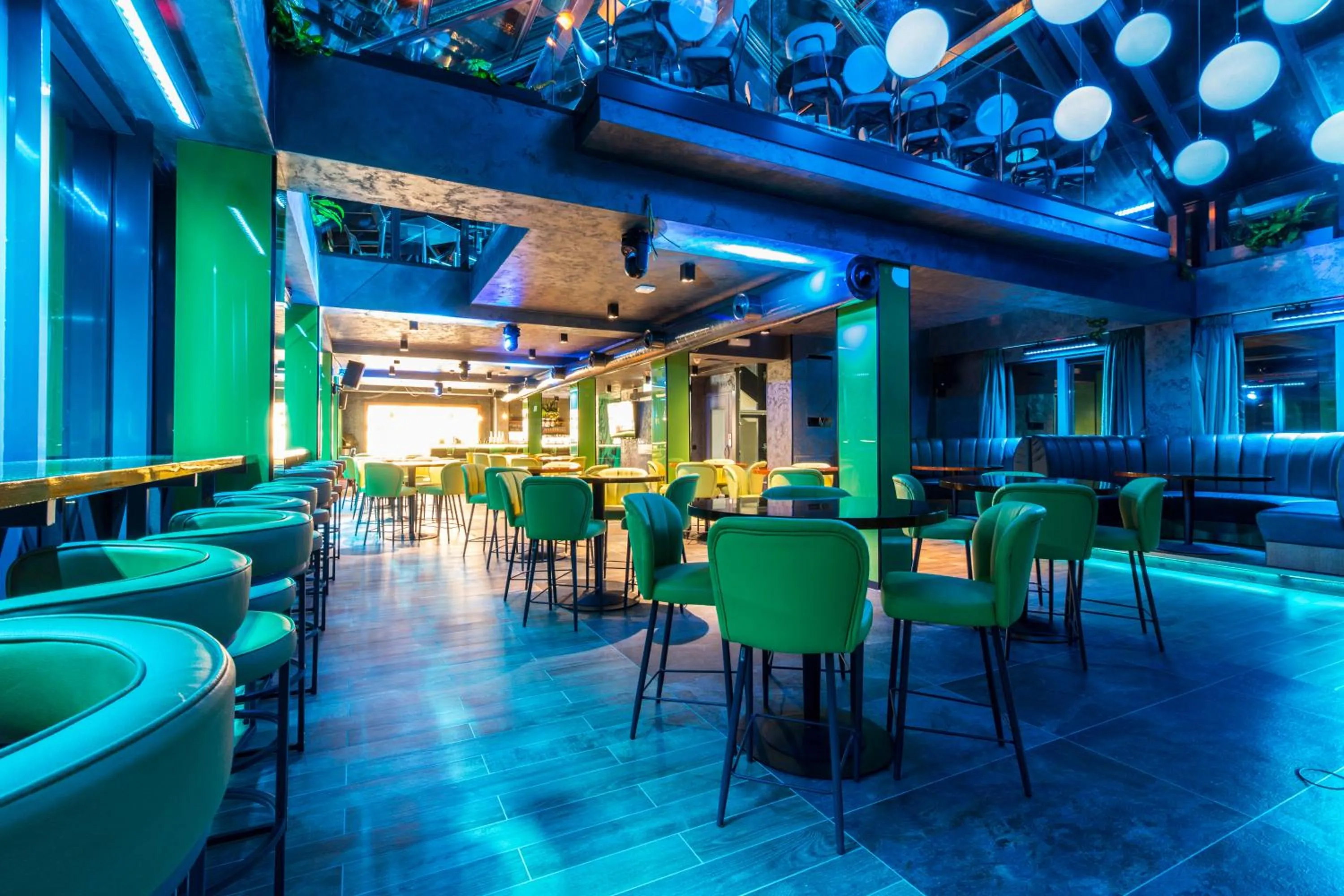 Restaurant/places to eat in Sky Corner Hotel