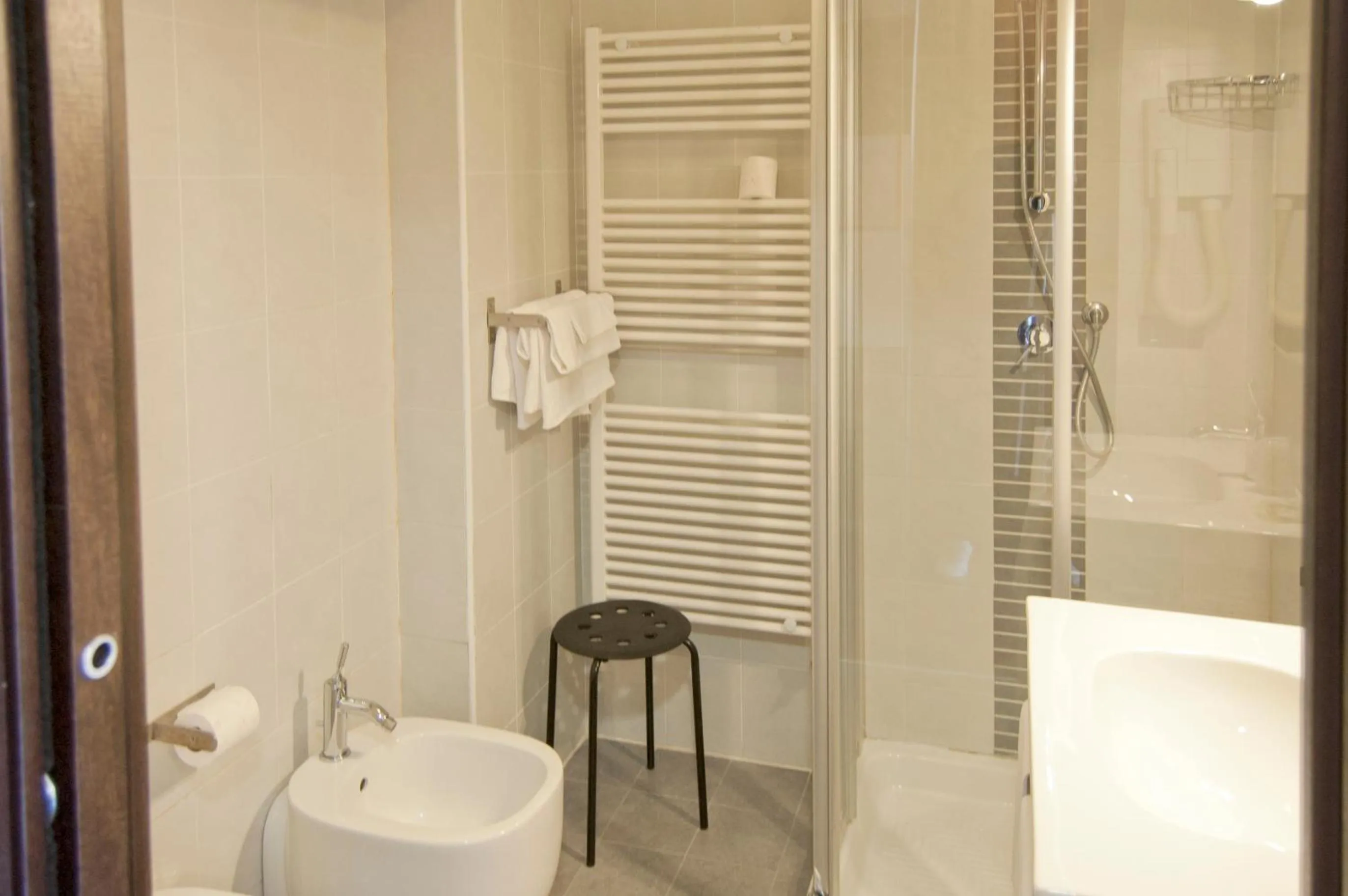 Shower in Hotel Leon Bianco