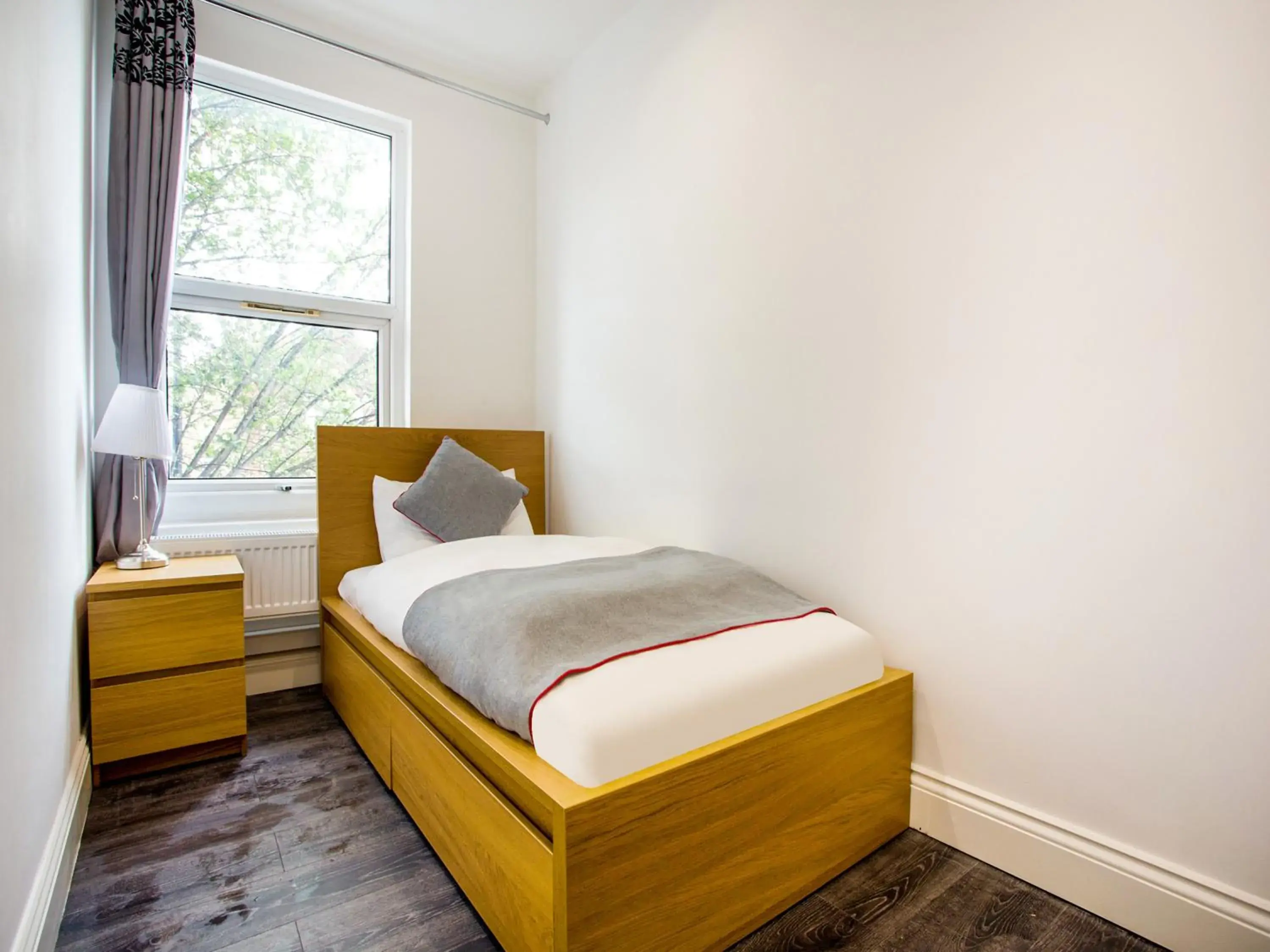 Single Room in The Broadway Hotel - London Heathrow Single Room in The Broadway Hotel - London Heathrow