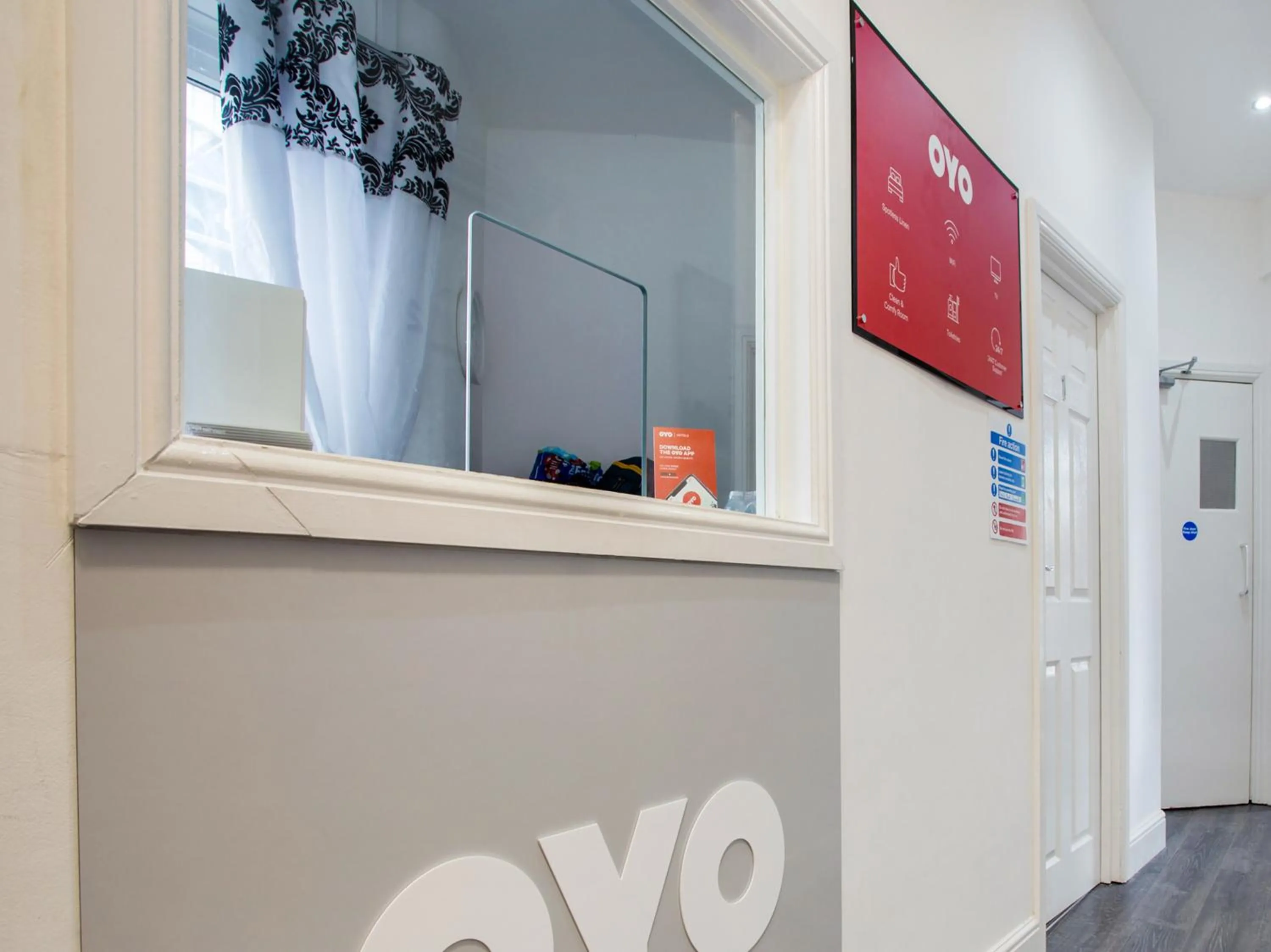 Lobby or reception in The Broadway Hotel - London Heathrow