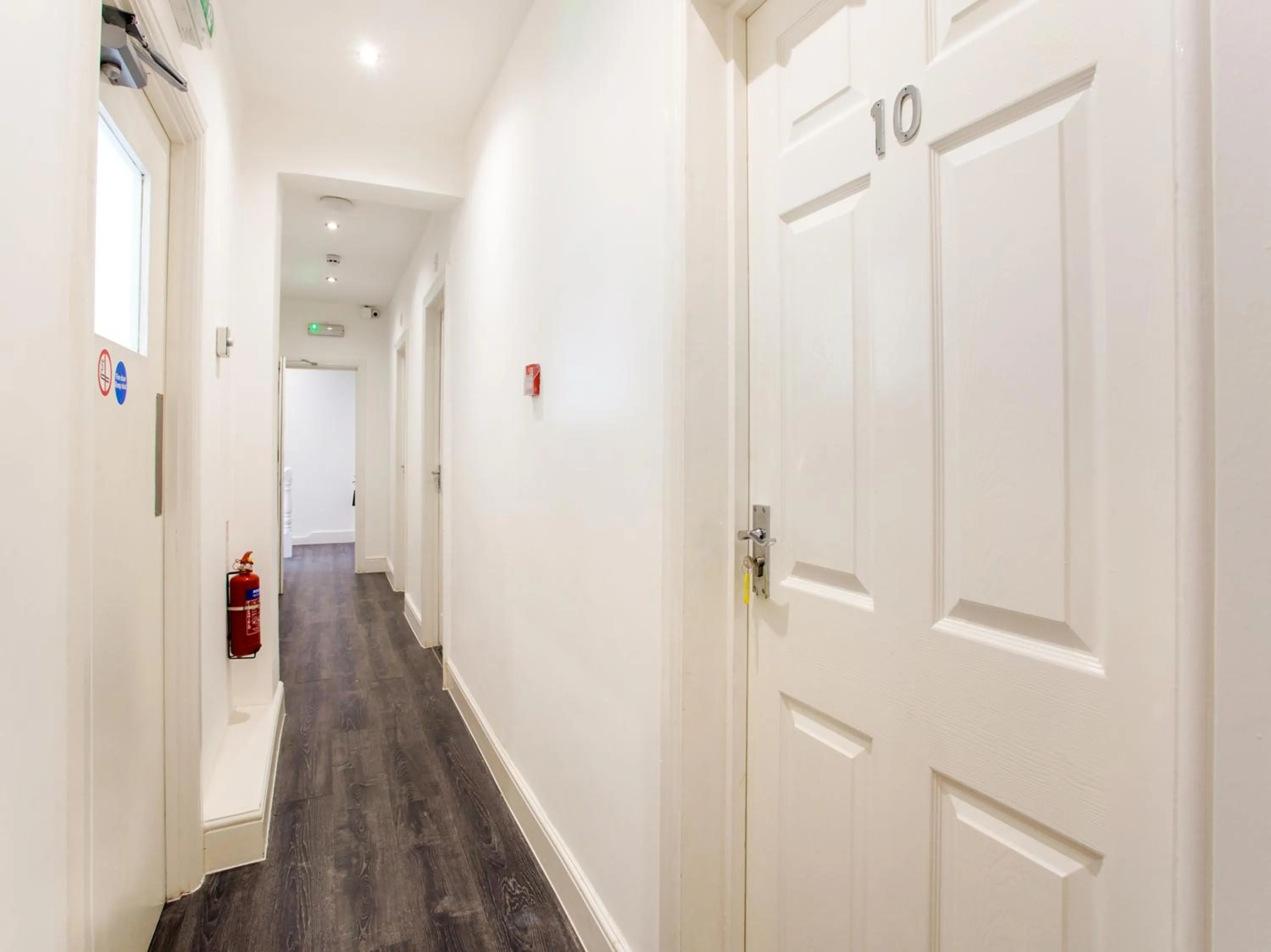 Property building in The Broadway Hotel - London Heathrow
