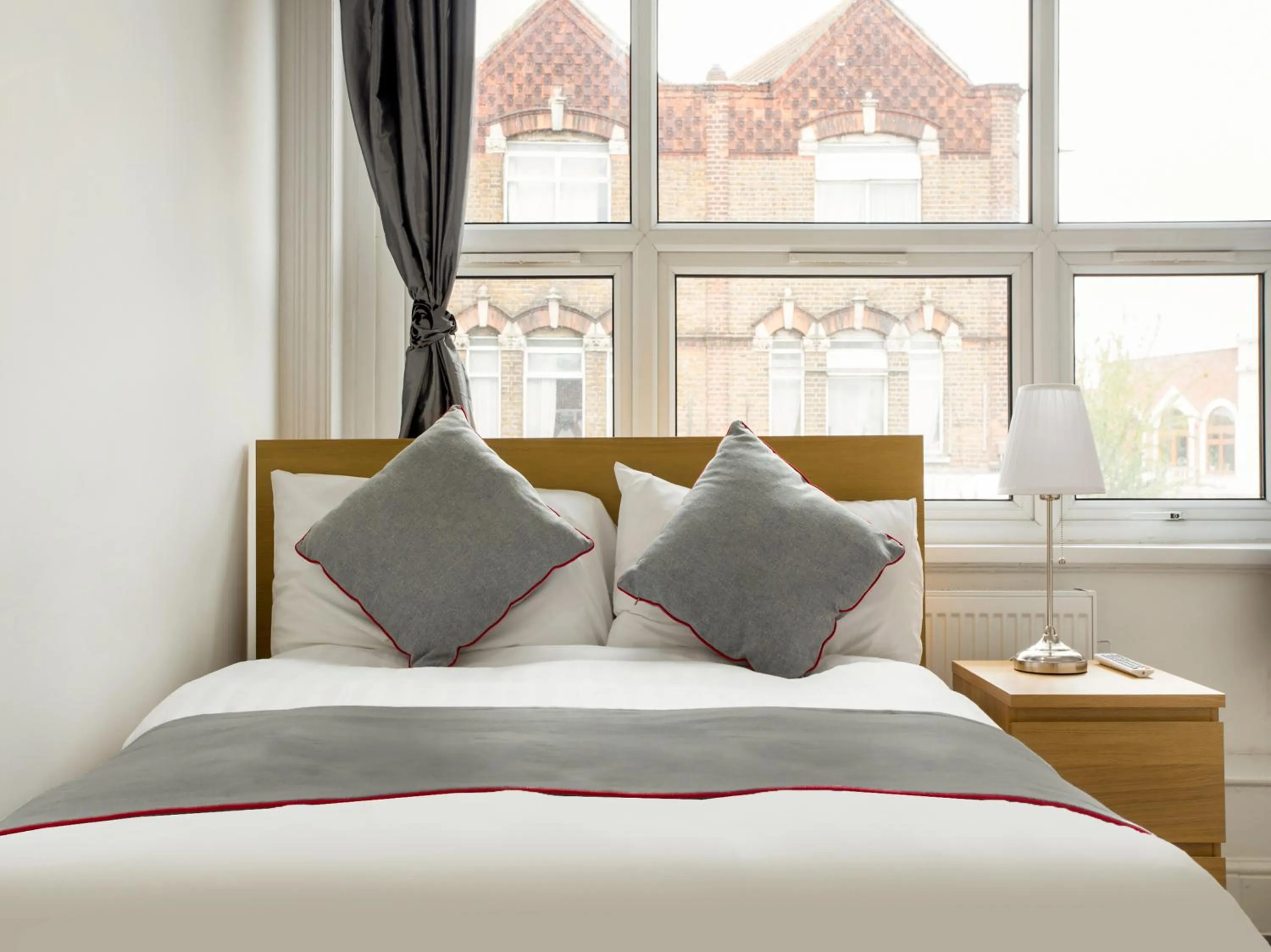 Bedroom, Bed in The Broadway Hotel - London Heathrow