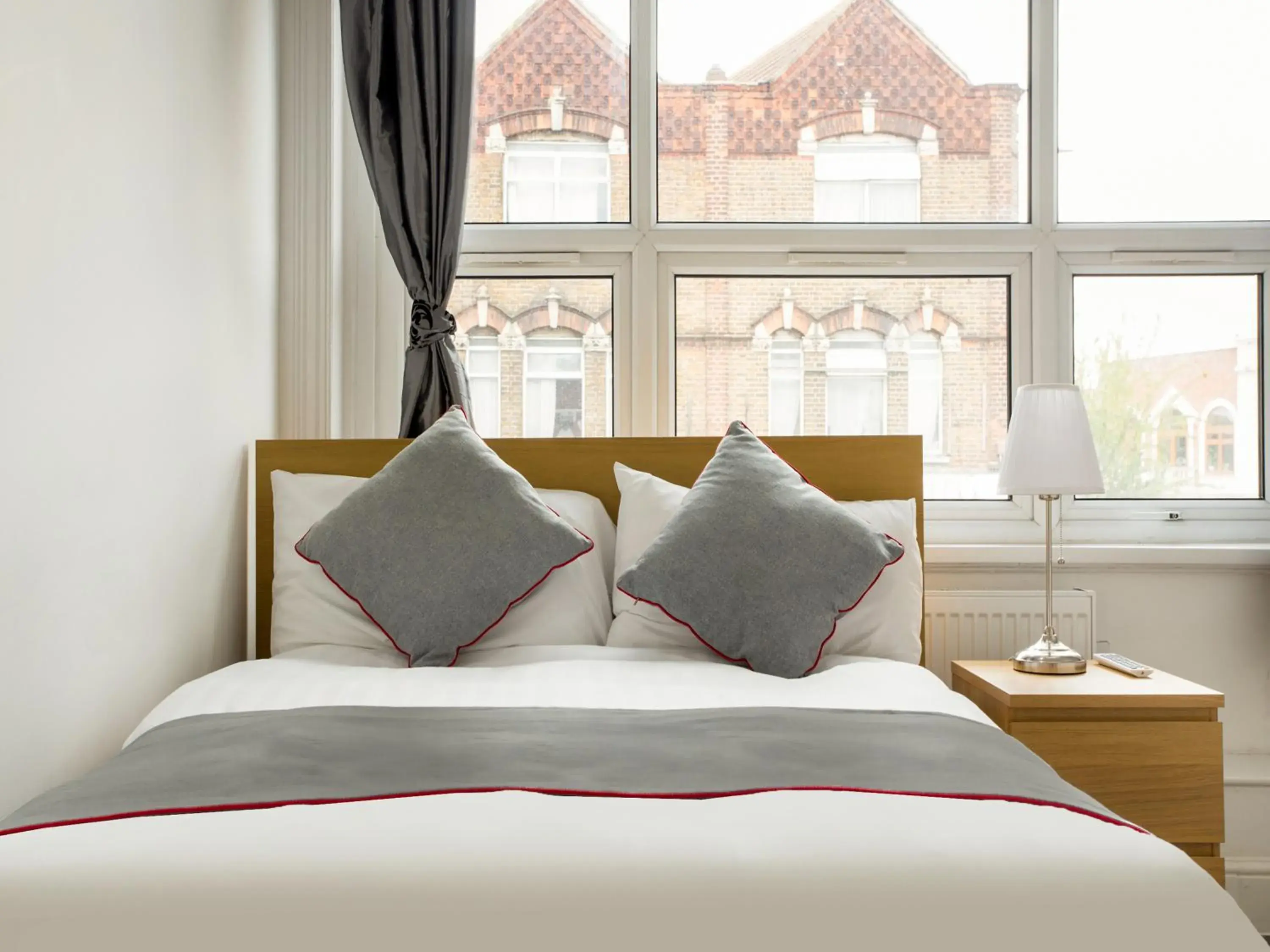 Double Room with Private Bathroom in The Broadway Hotel - London Heathrow Double Room with Private Bathroom in The Broadway Hotel - London Heathrow