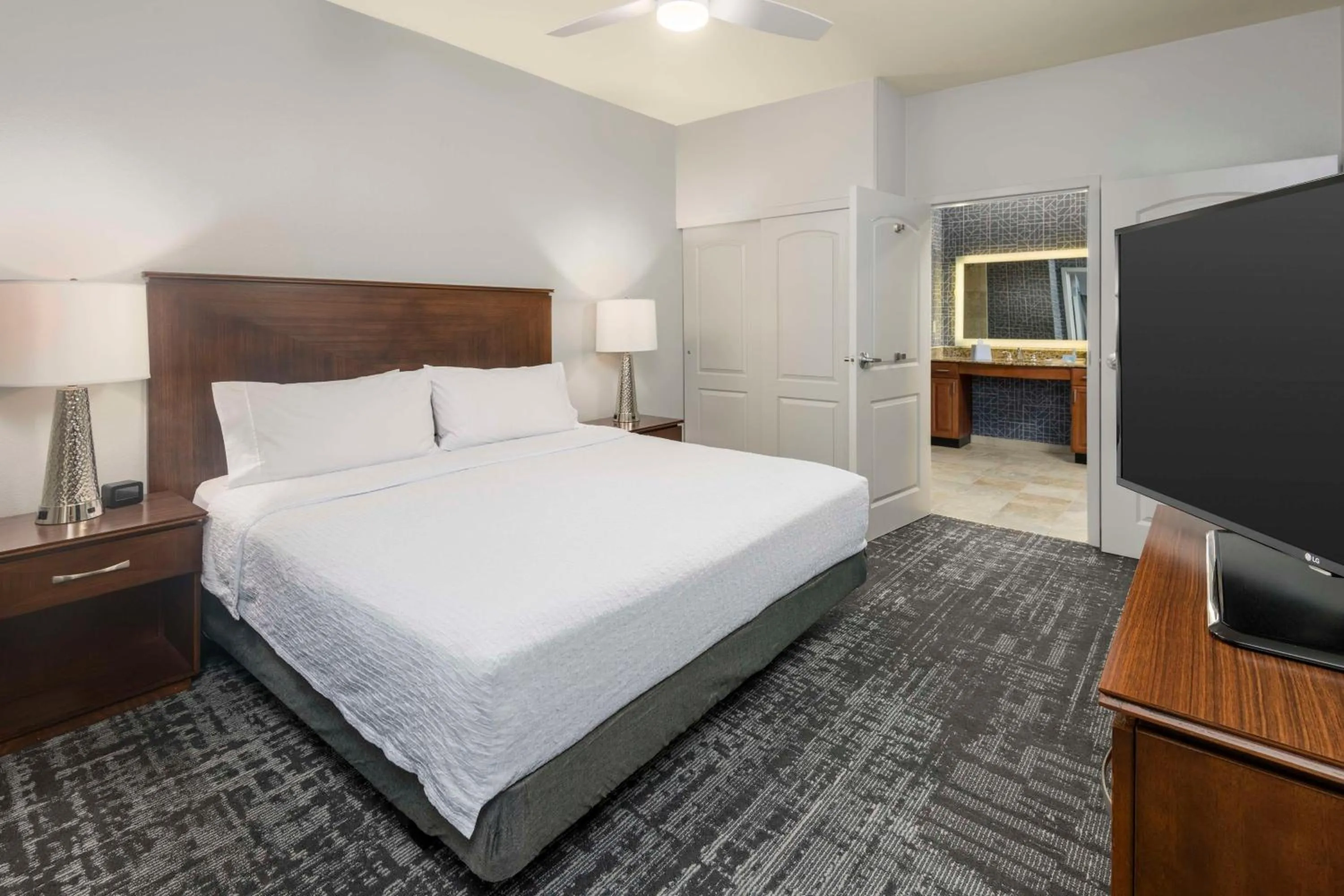Bed in Homewood Suites by Hilton Phoenix North-Happy Valley