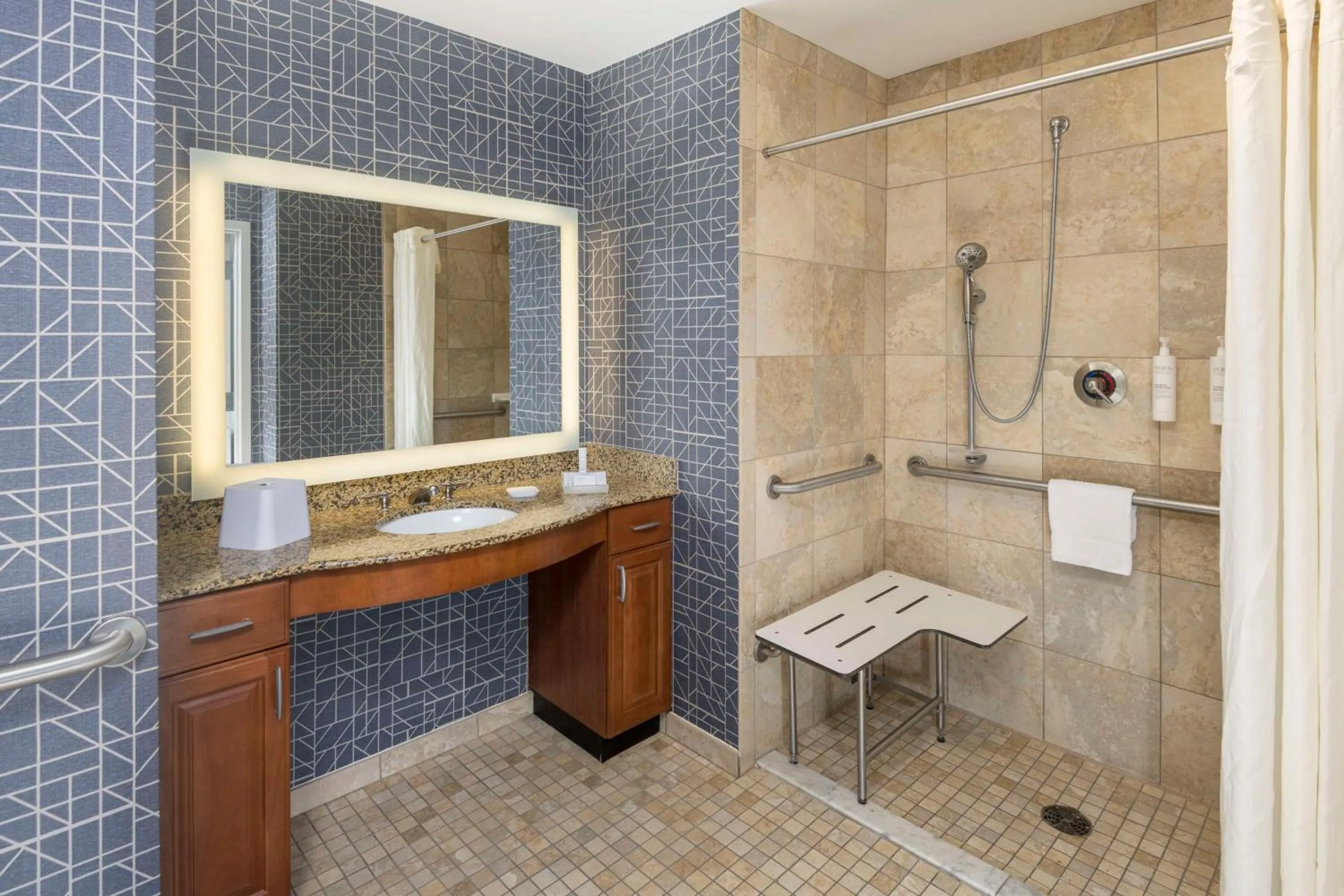 Bathroom in Homewood Suites by Hilton Phoenix North-Happy Valley