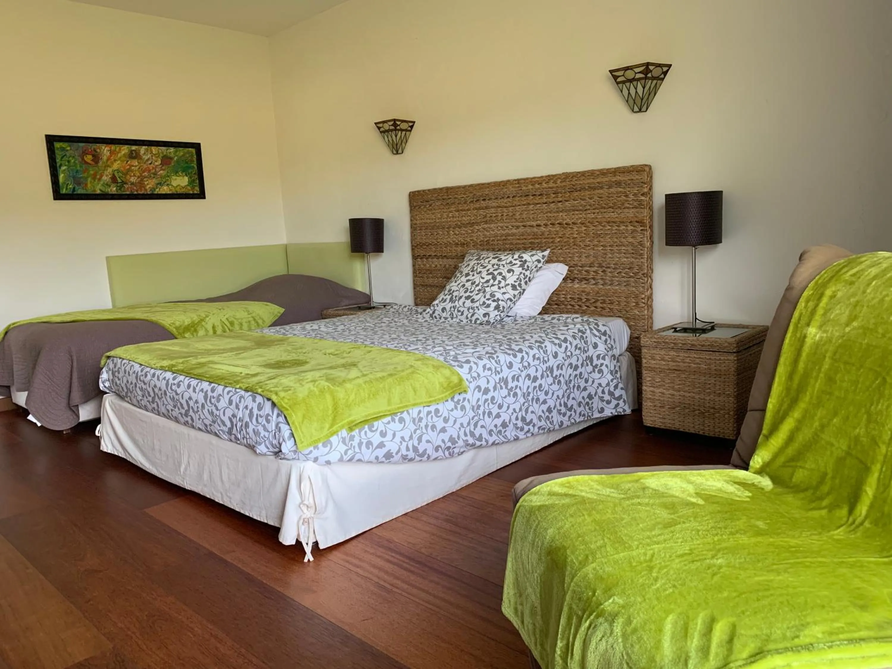 Photo of the whole room, Bed in La Raimbaudière