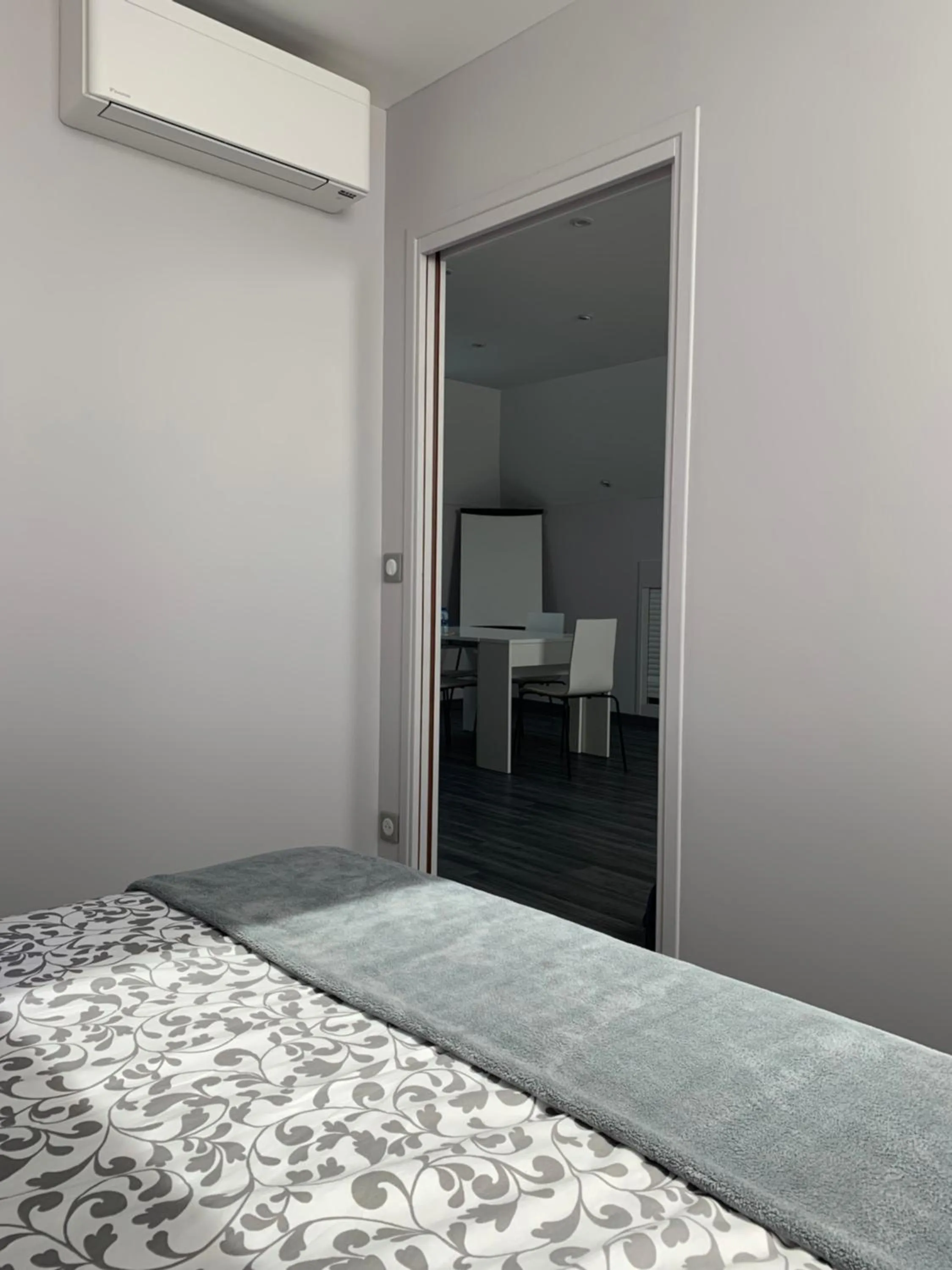 Photo of the whole room, Bed in La Raimbaudière