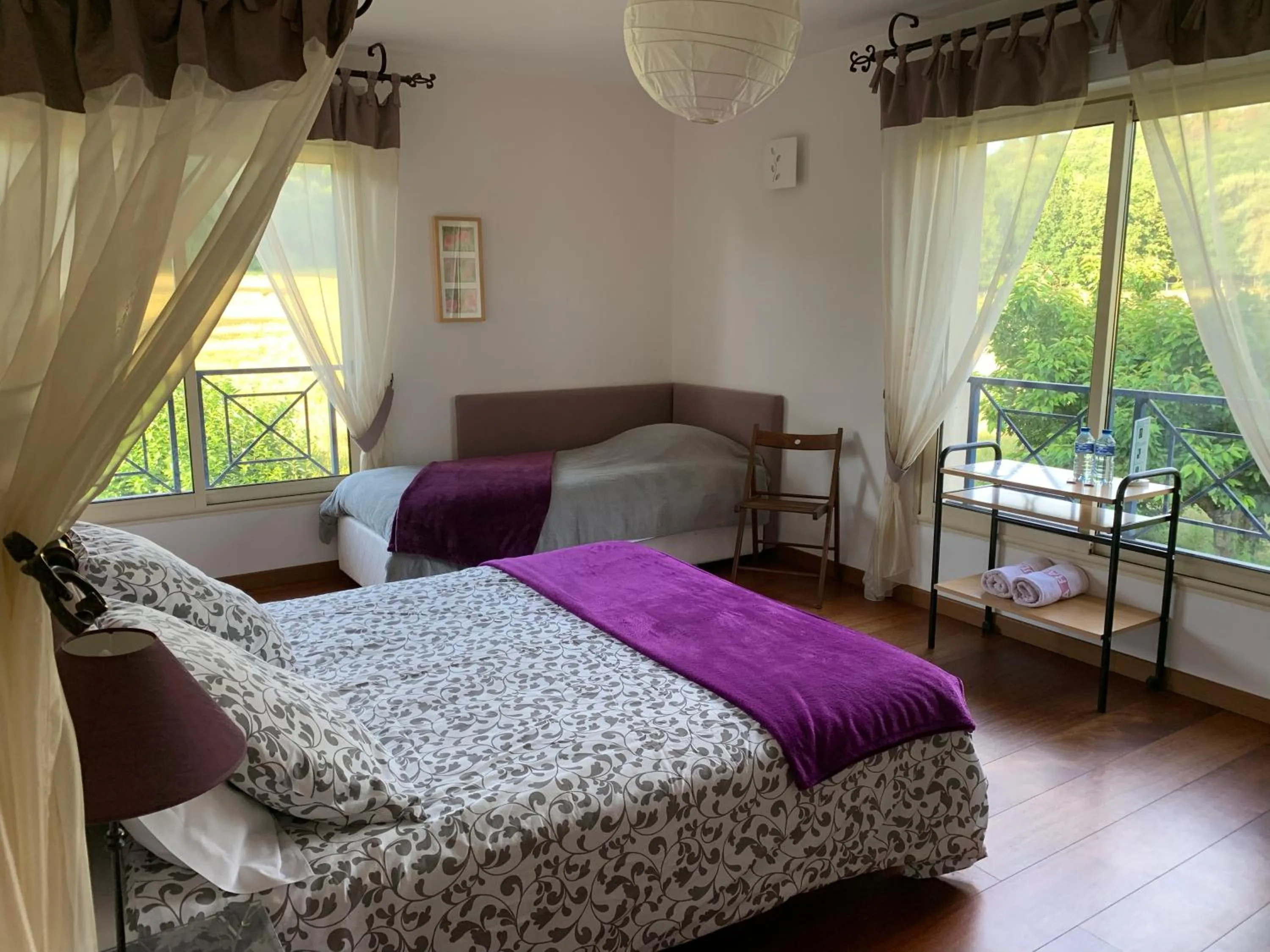 Photo of the whole room, Bed in La Raimbaudière