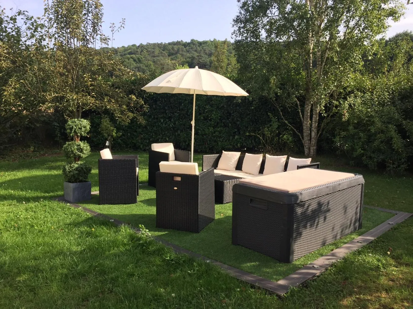 Patio in La Raimbaudière