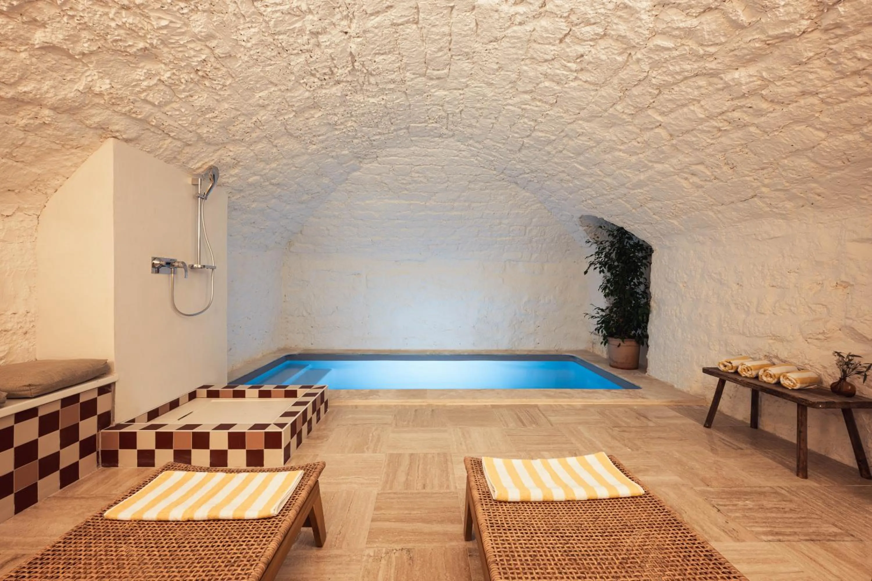 Swimming pool in Maison Gaîté