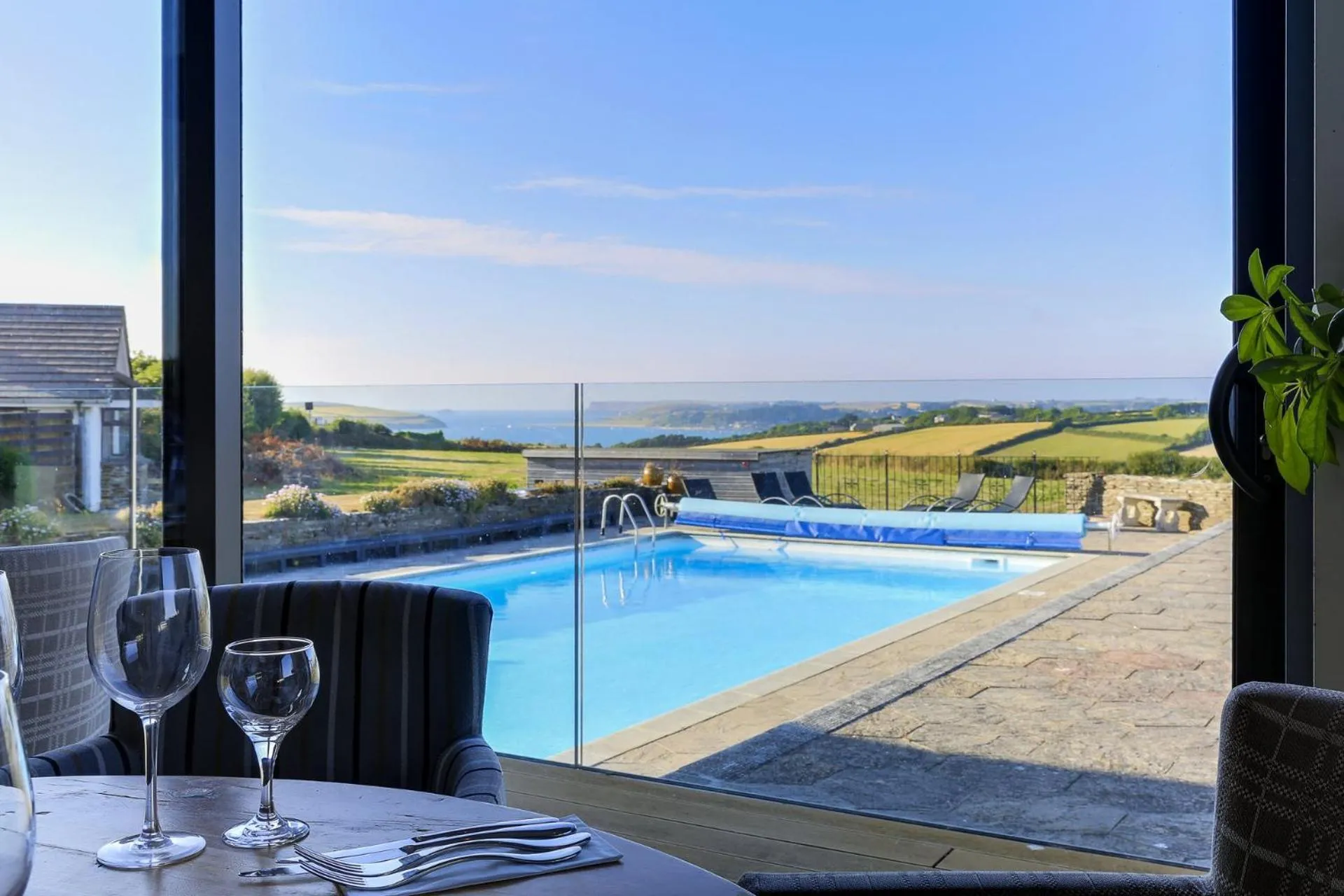 Pool view in The Pickwick Inn & Oliver's Restaurant