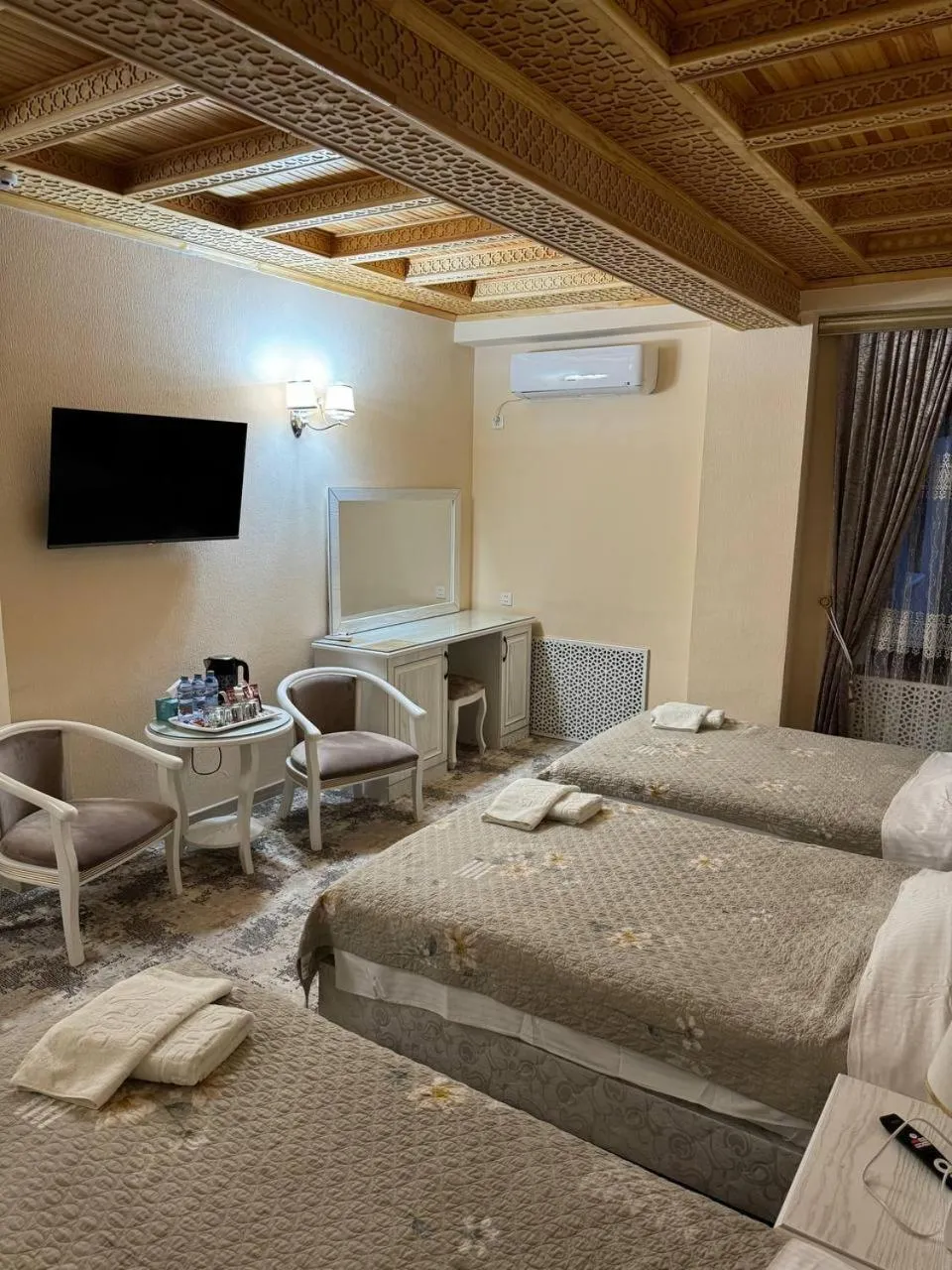 Communal lounge/ TV room in Arba Hotel