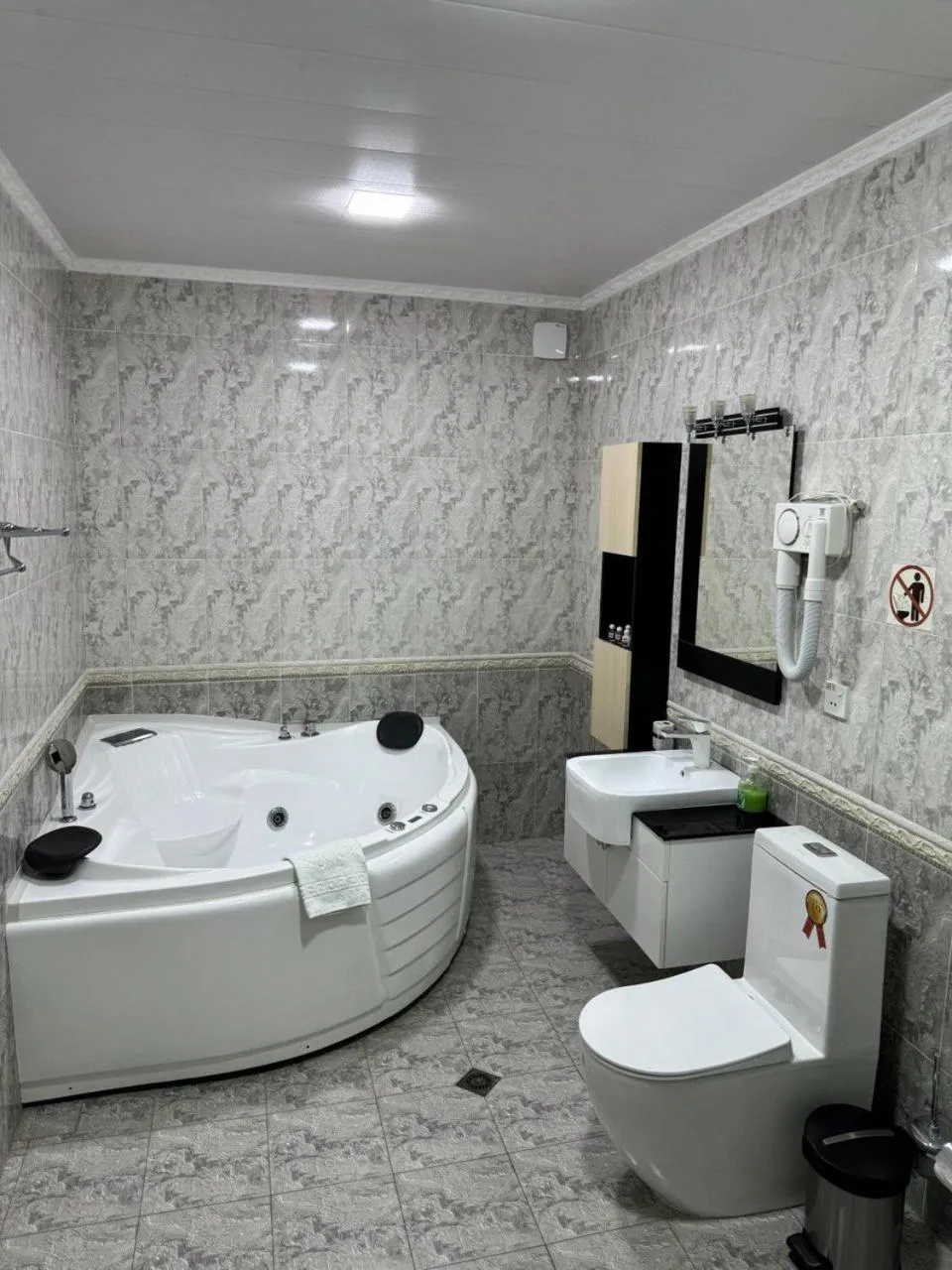 Hot Tub in Arba Hotel