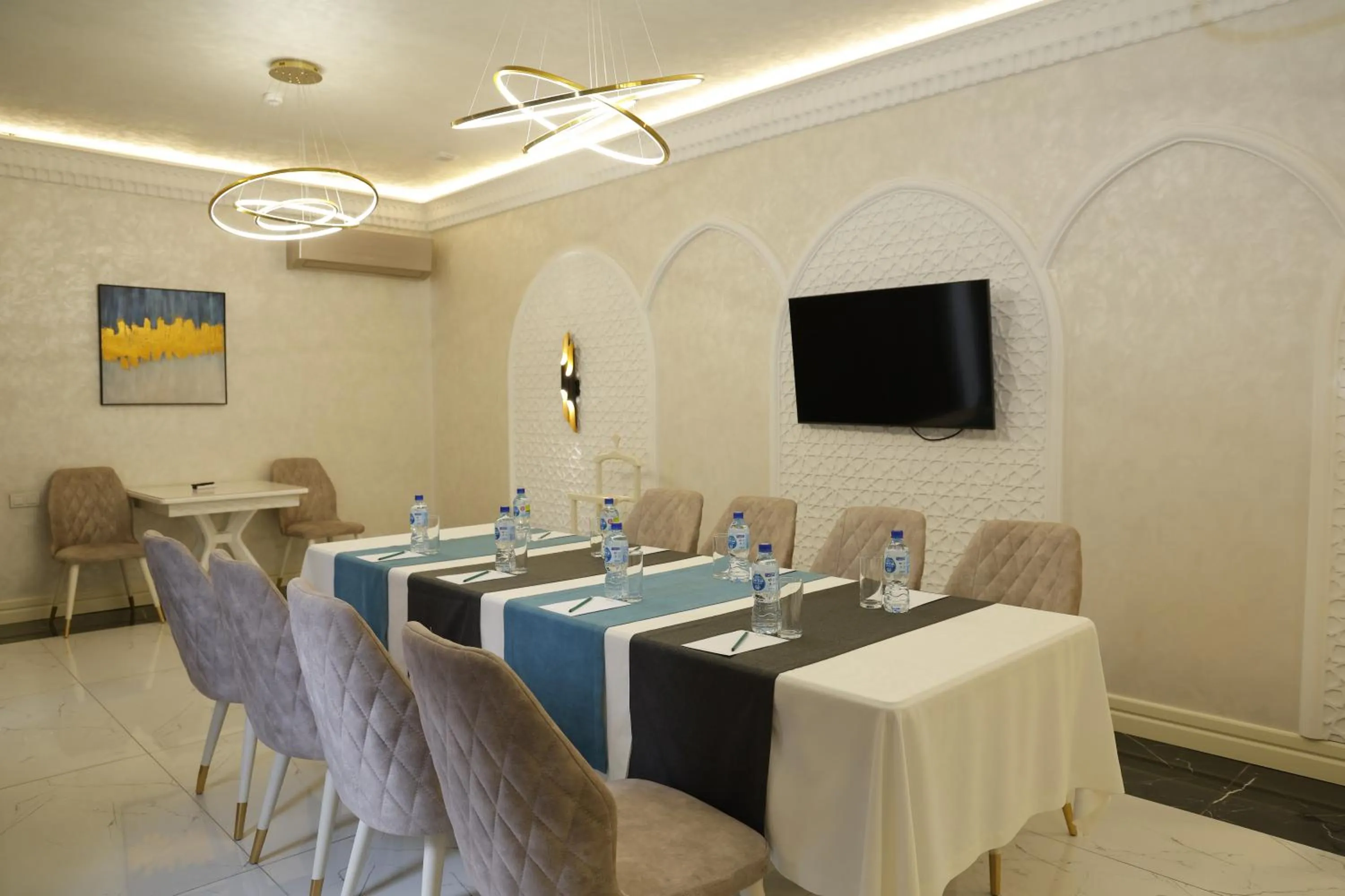 Restaurant/places to eat in Ichan Qal'a Premium Class Hotel