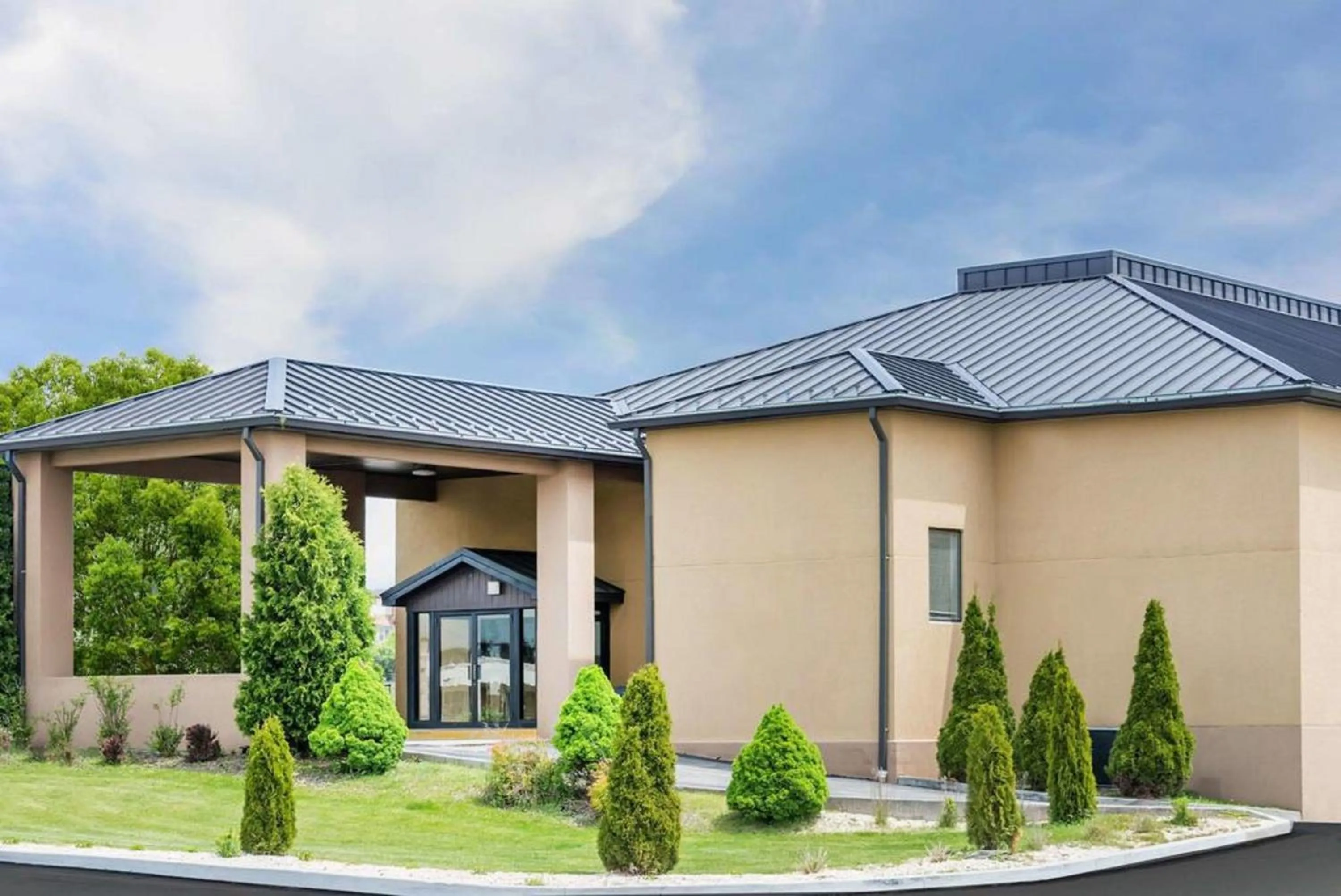 Facade/entrance in Wingate by Wyndham Somerset