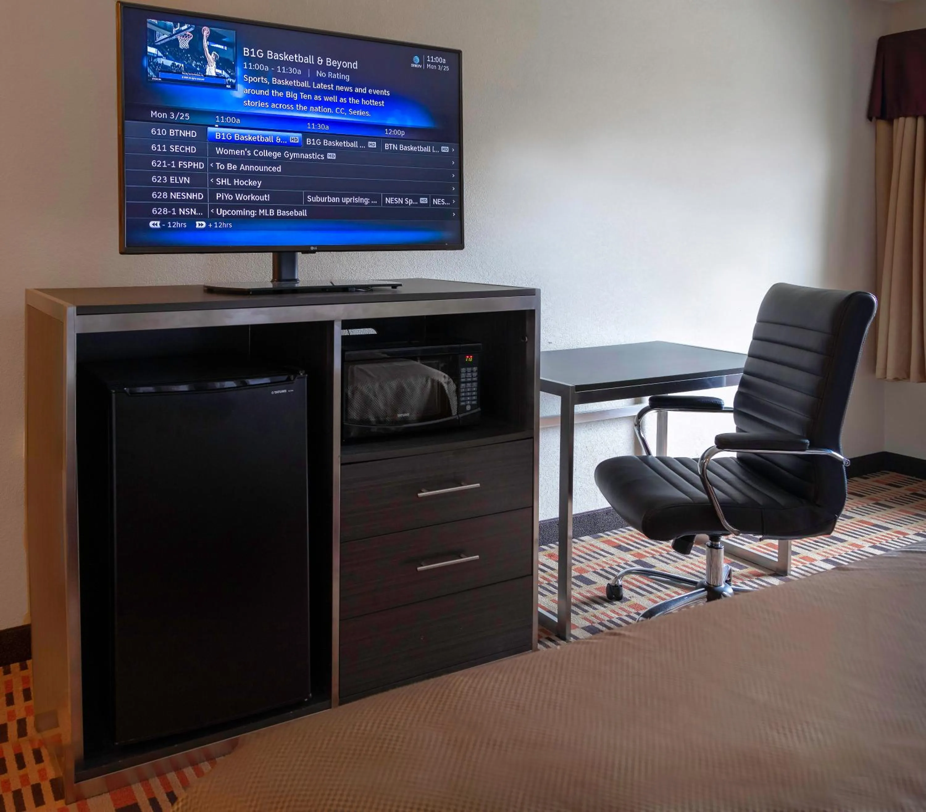 TV and multimedia in Wingate by Wyndham Somerset