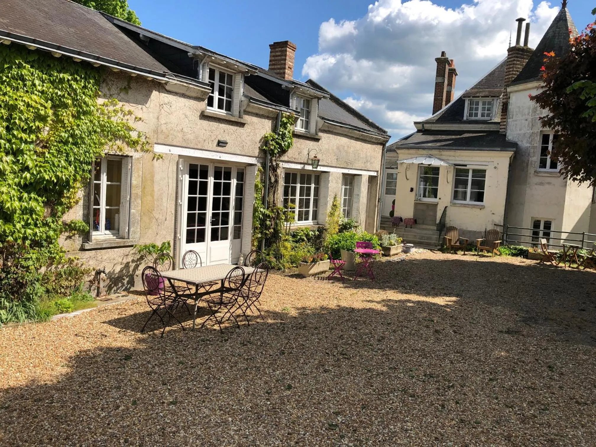 Facade/entrance in Au Bonheur Dupré B&B