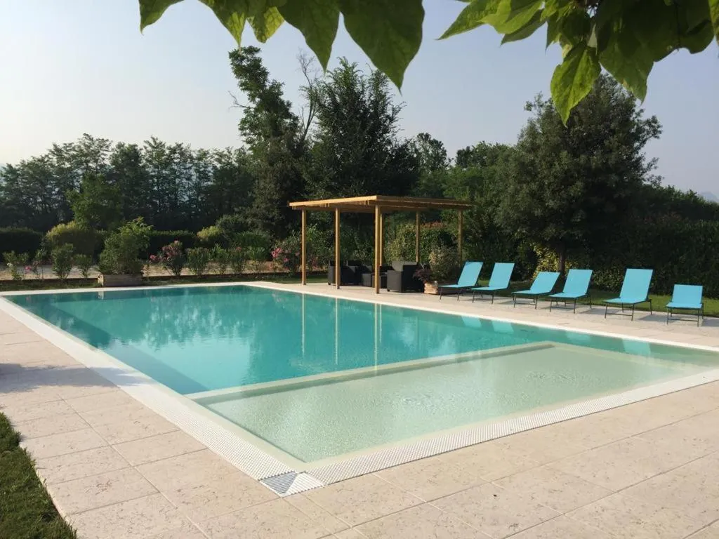 Swimming pool in B&B Al Mulino