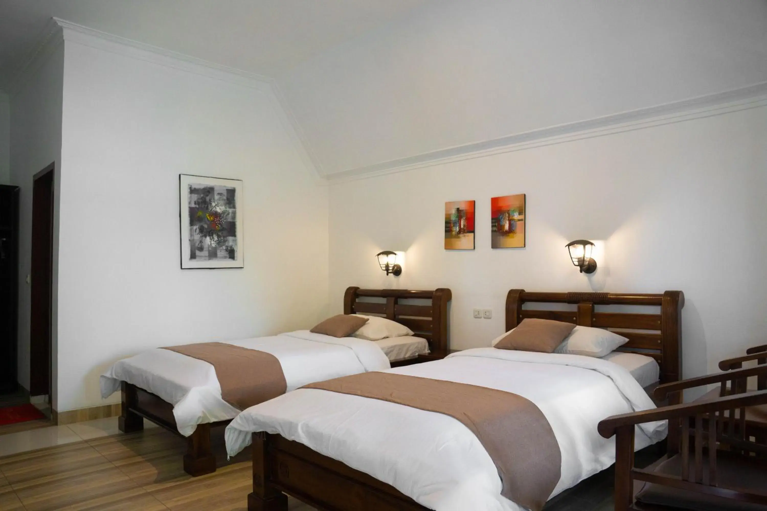 Deluxe Double or Twin Room with Lake View in Toledo Inn Deluxe Double or Twin Room with Lake View in Toledo Inn