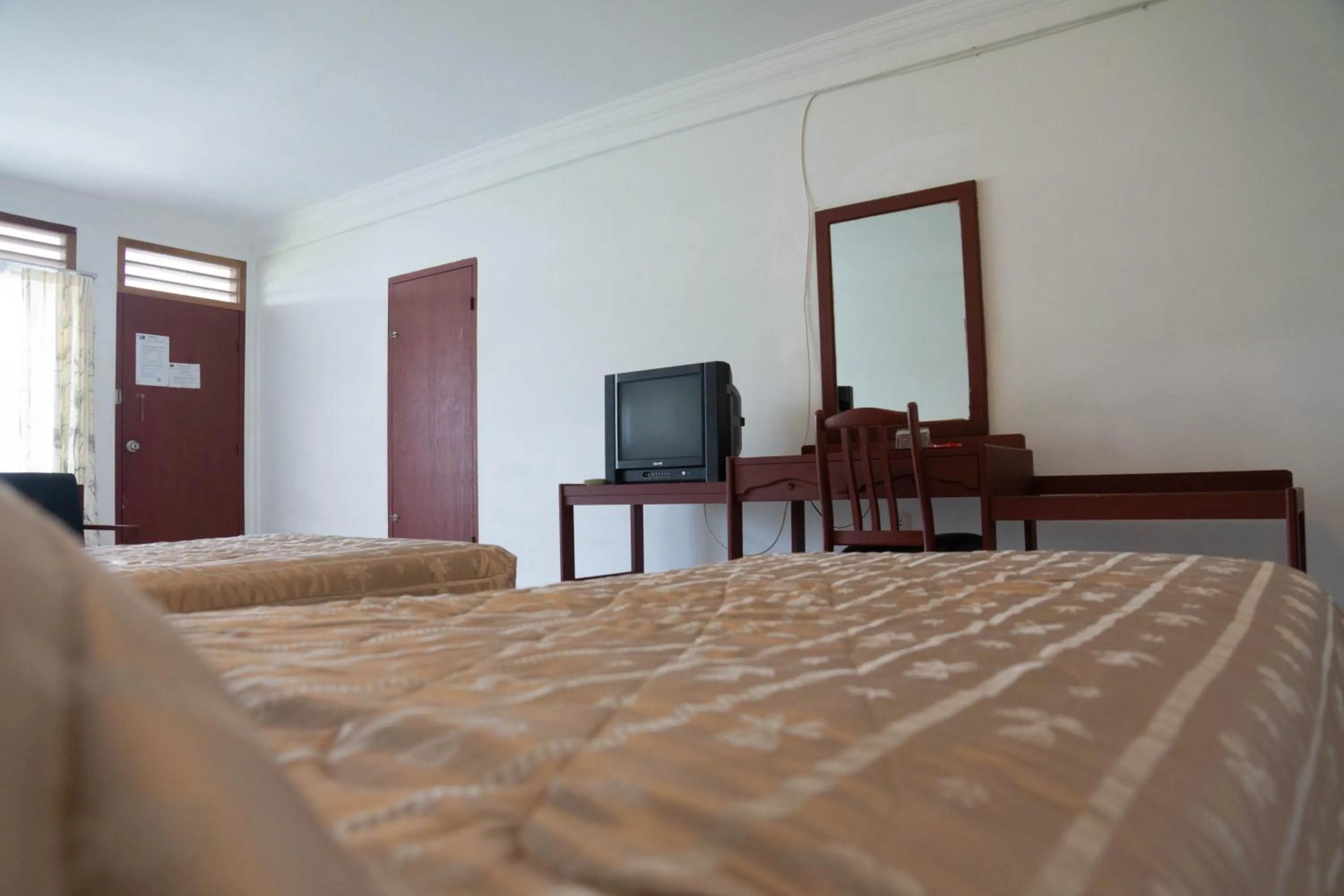 Bedroom, Bed in Toledo Inn