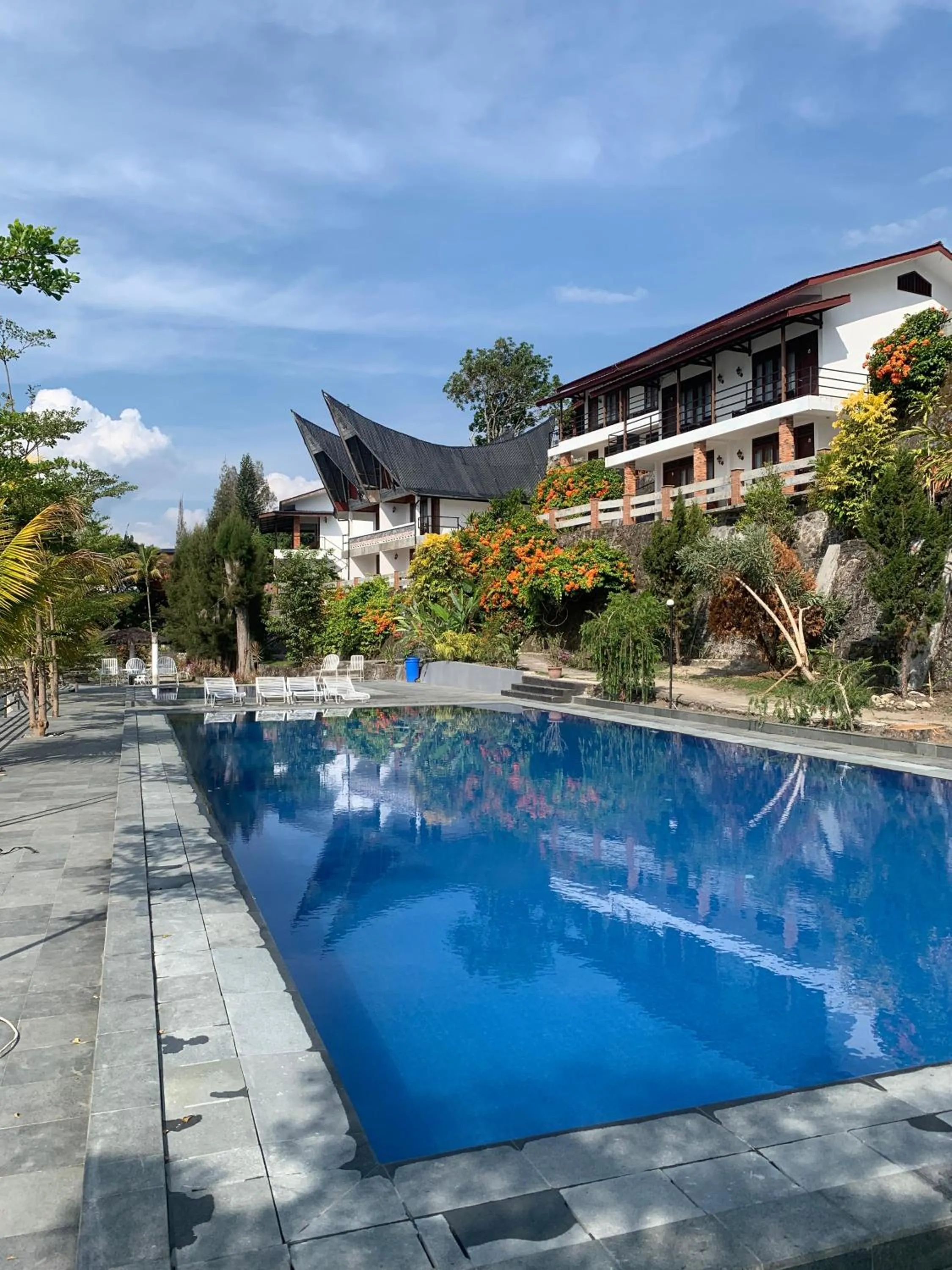 Swimming pool in Toledo Inn