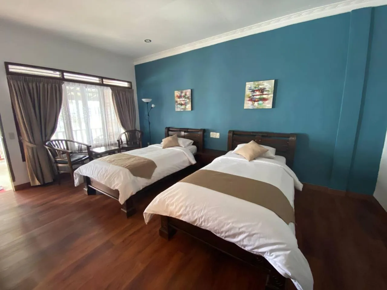 Breakfast, Bed in Toledo Inn