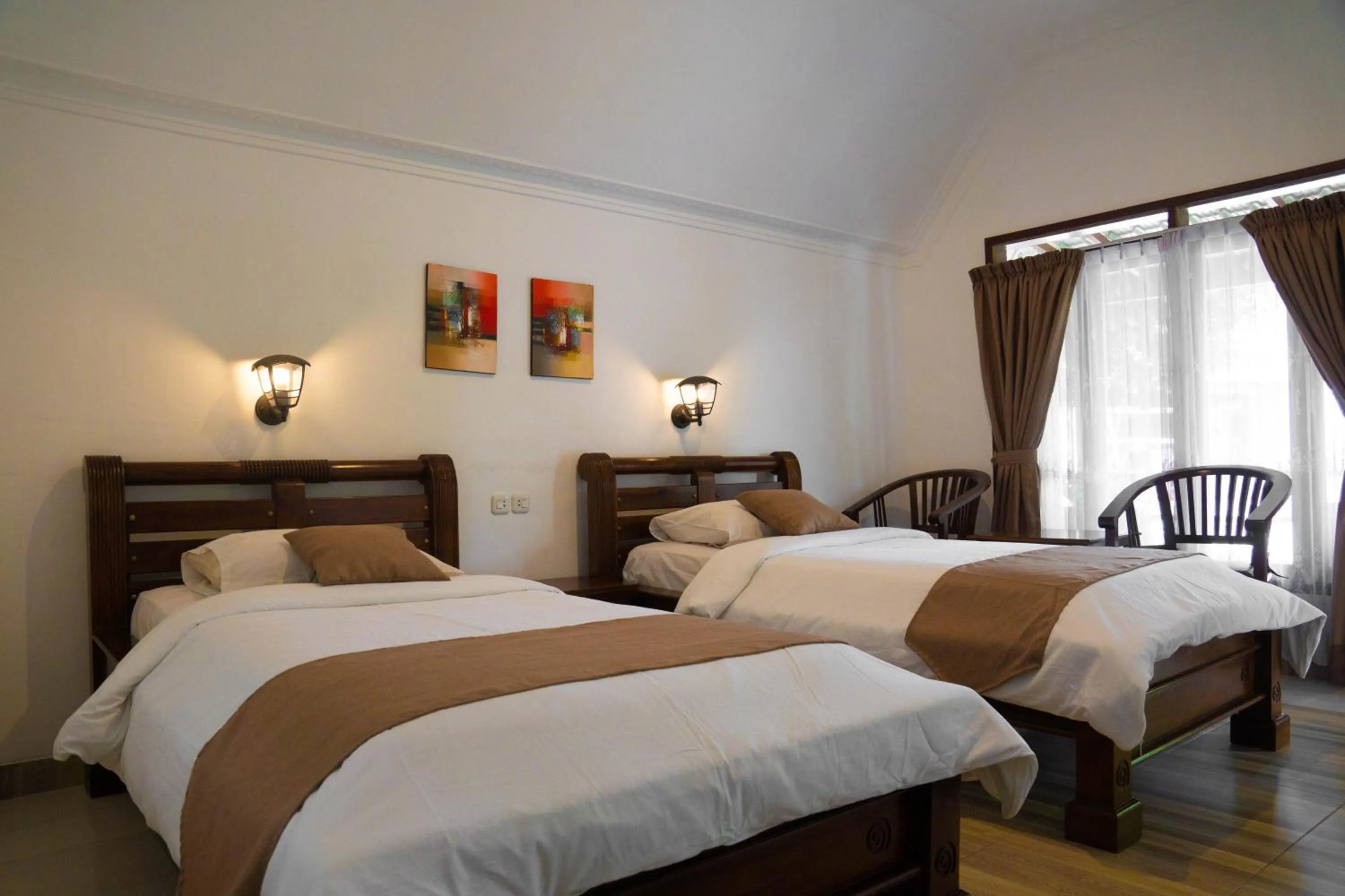 Bedroom, Bed in Toledo Inn