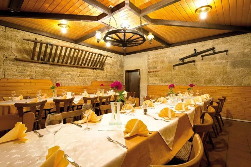 Restaurant/places to eat in Hotel Gasthof Rössle