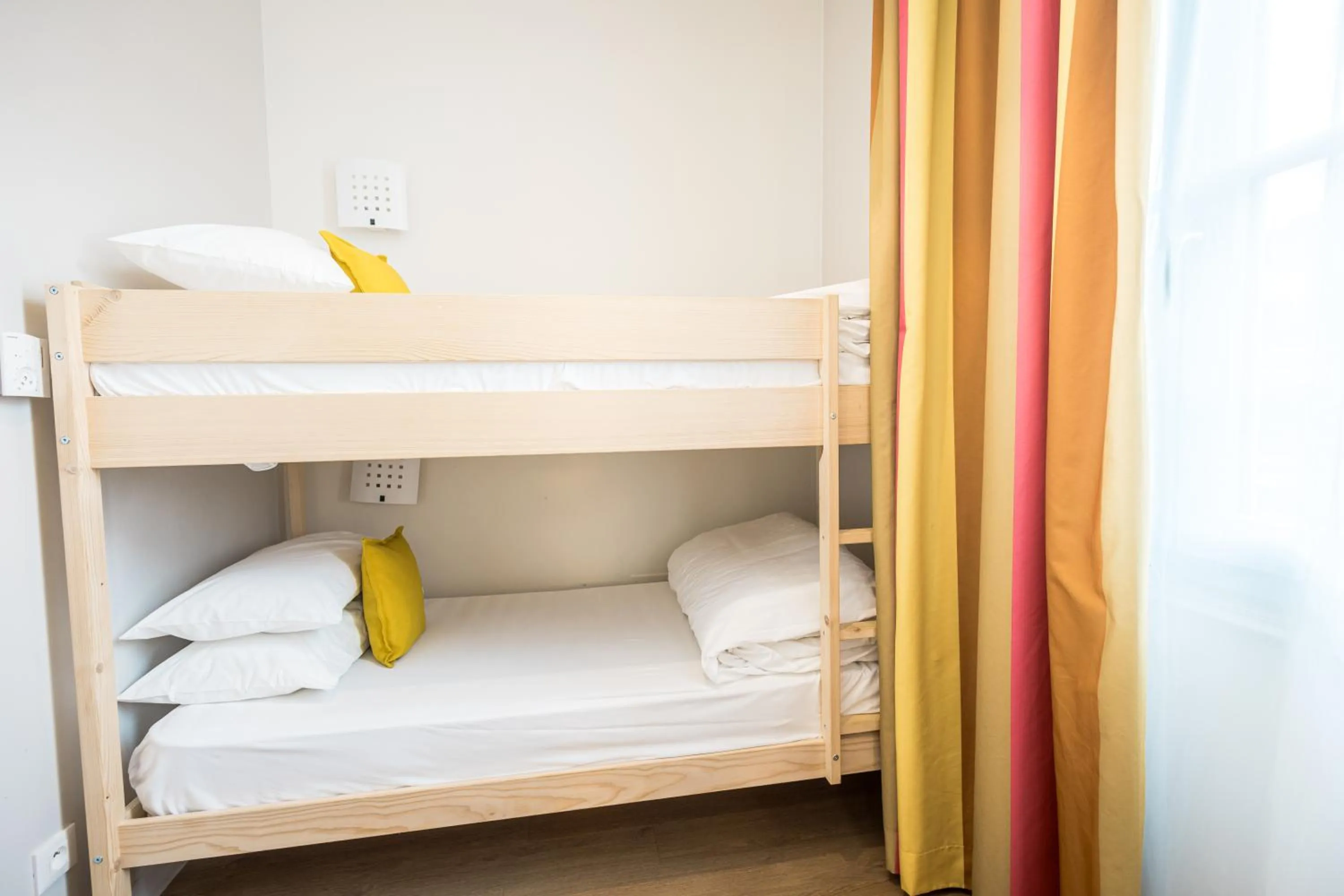 Photo of the whole room, Bed in Hôtel Miléade L'Orangeraie - entièrement rénové