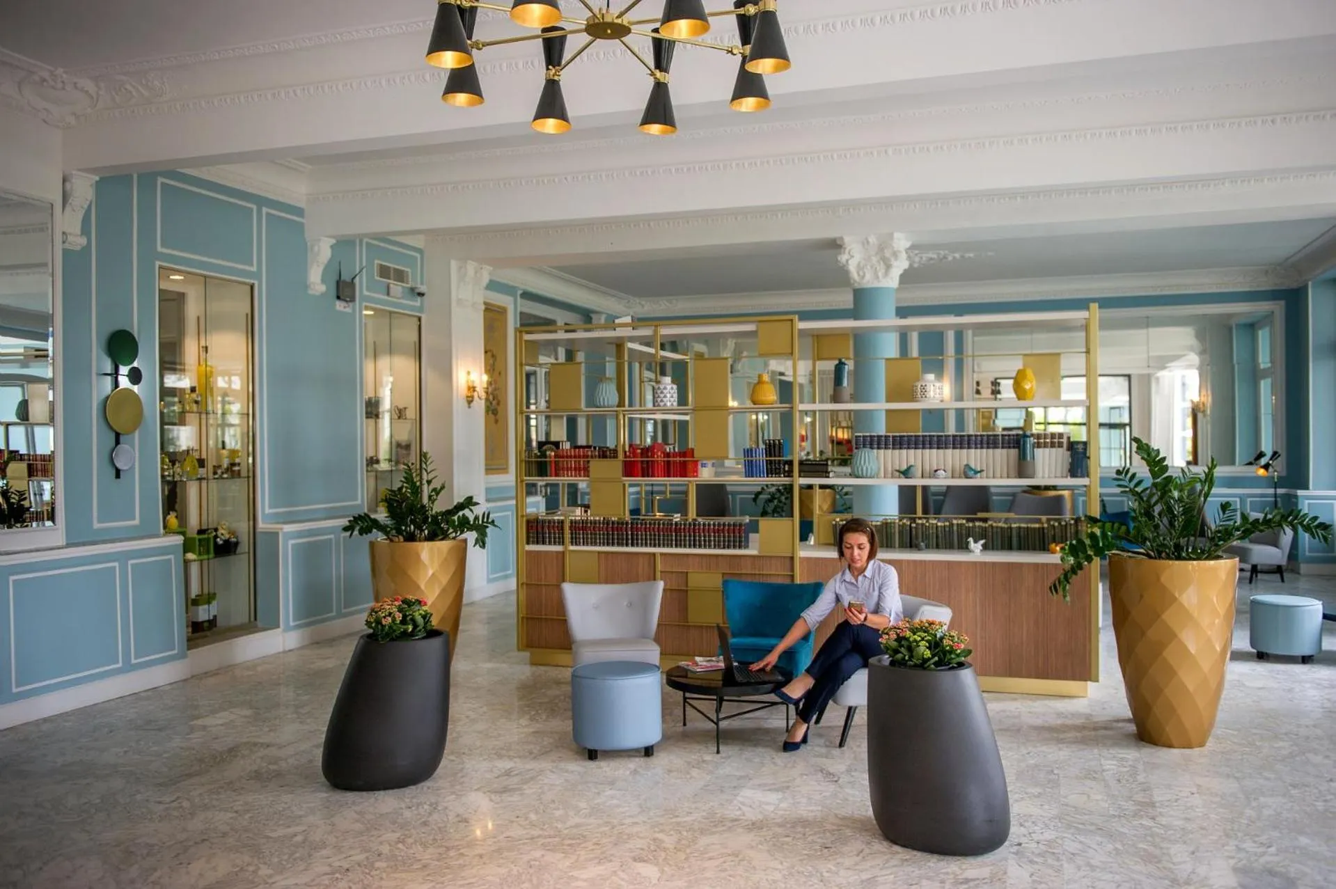 Lobby or reception in Hôtel Miléade L'Orangeraie - entièrement rénové