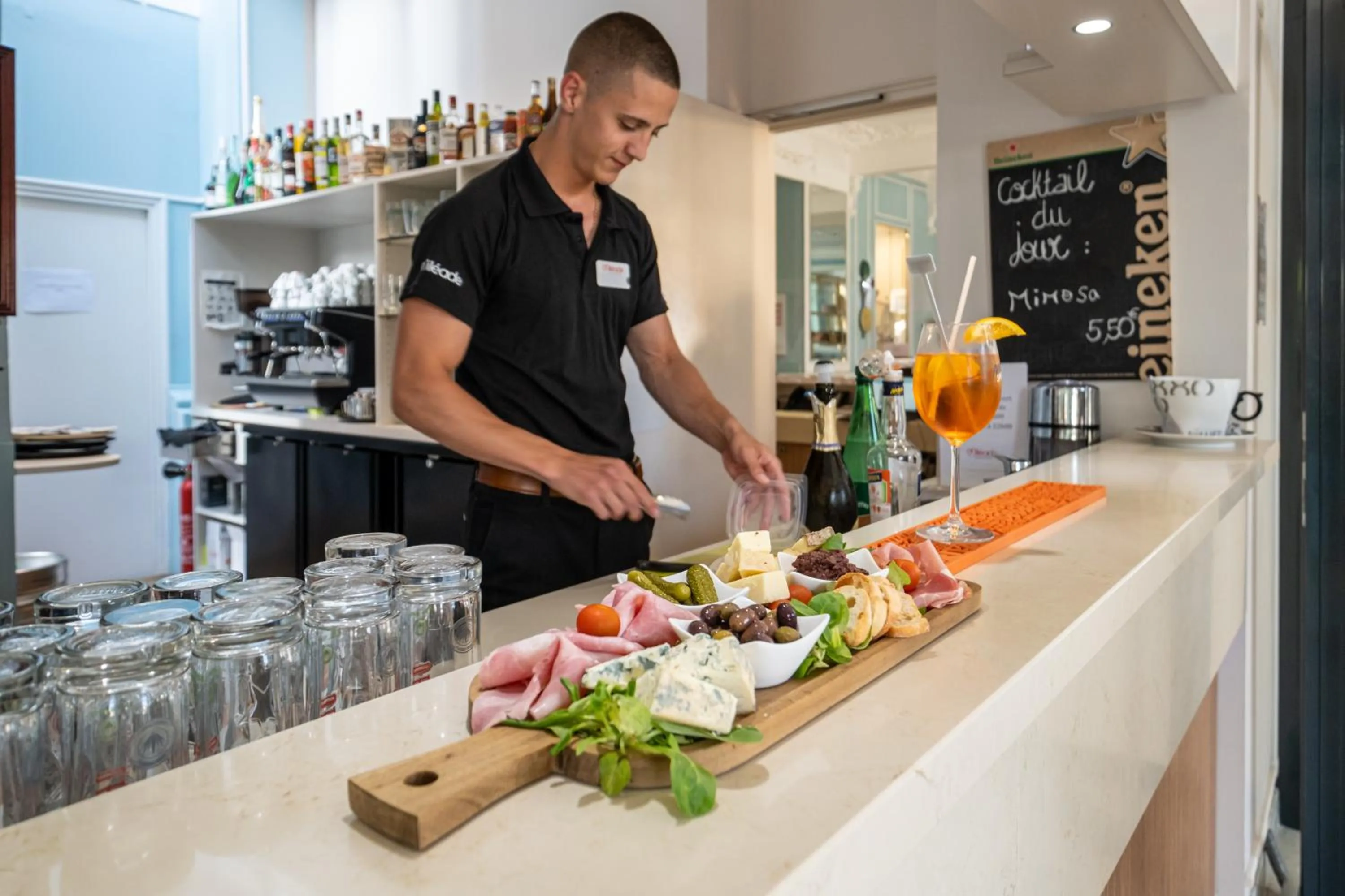 Restaurant/places to eat in Hôtel Miléade L'Orangeraie - entièrement rénové