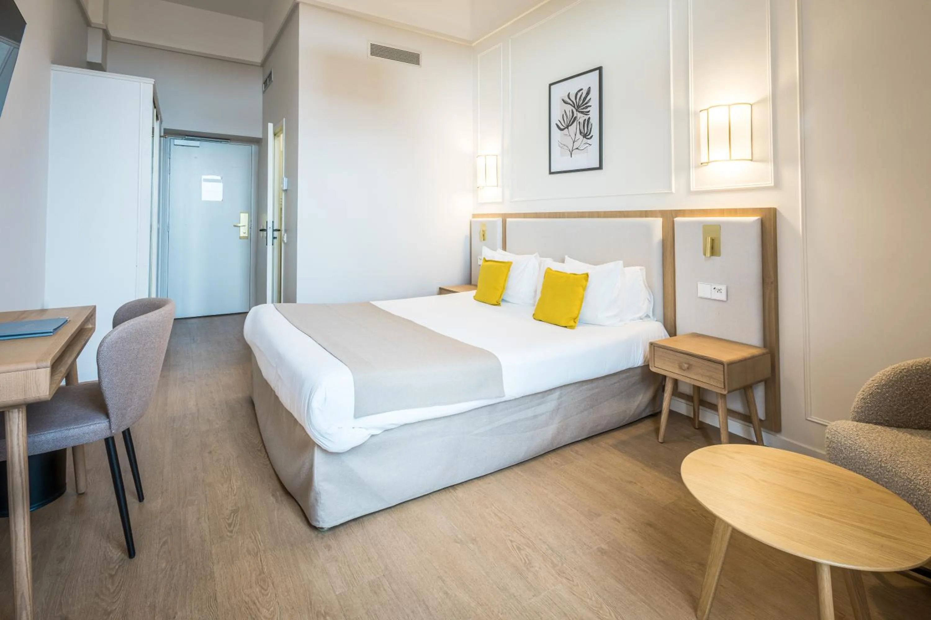 Bed in Hôtel Miléade L'Orangeraie - entièrement rénové