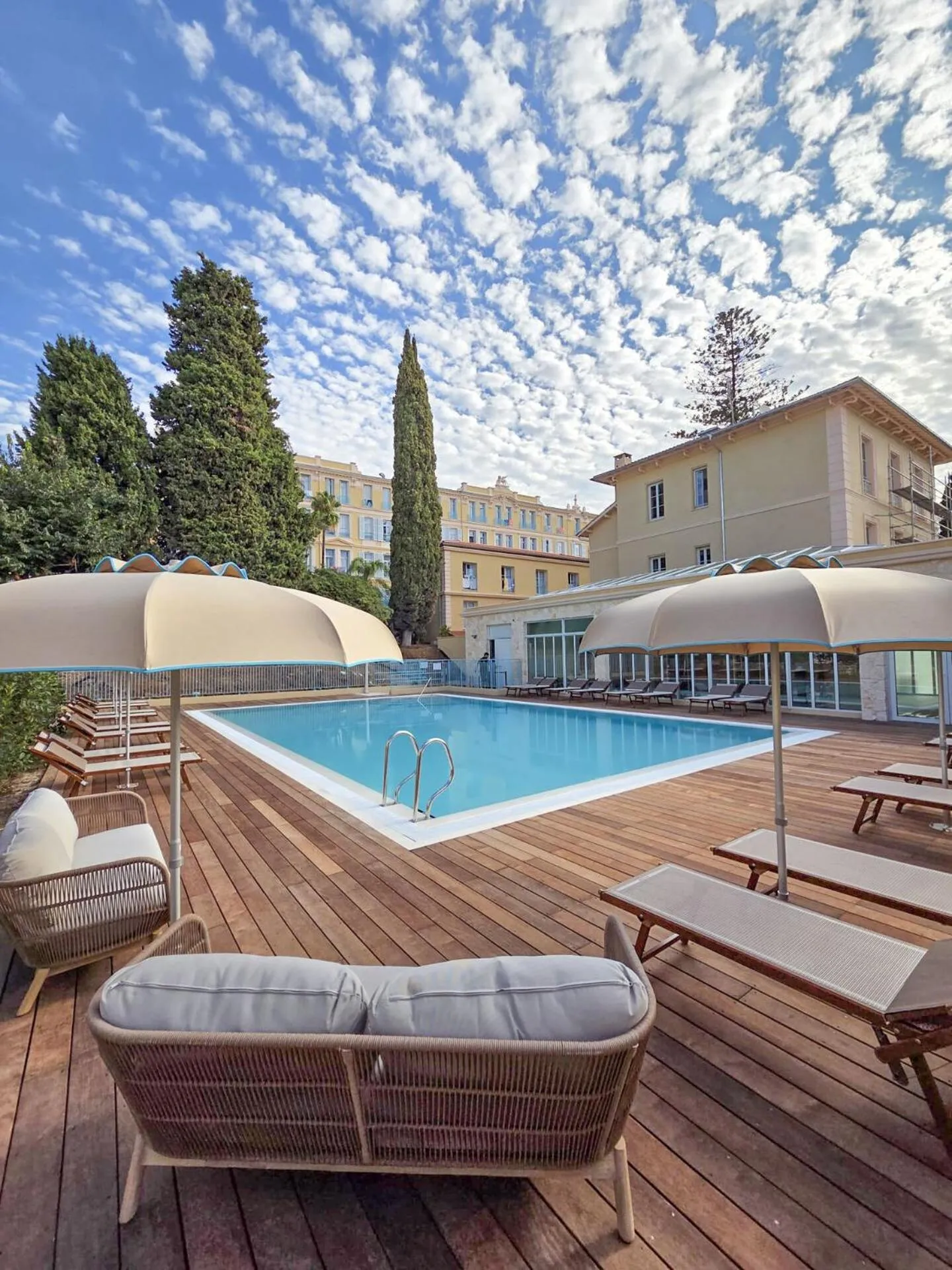 Swimming pool in Hôtel Miléade L'Orangeraie - entièrement rénové