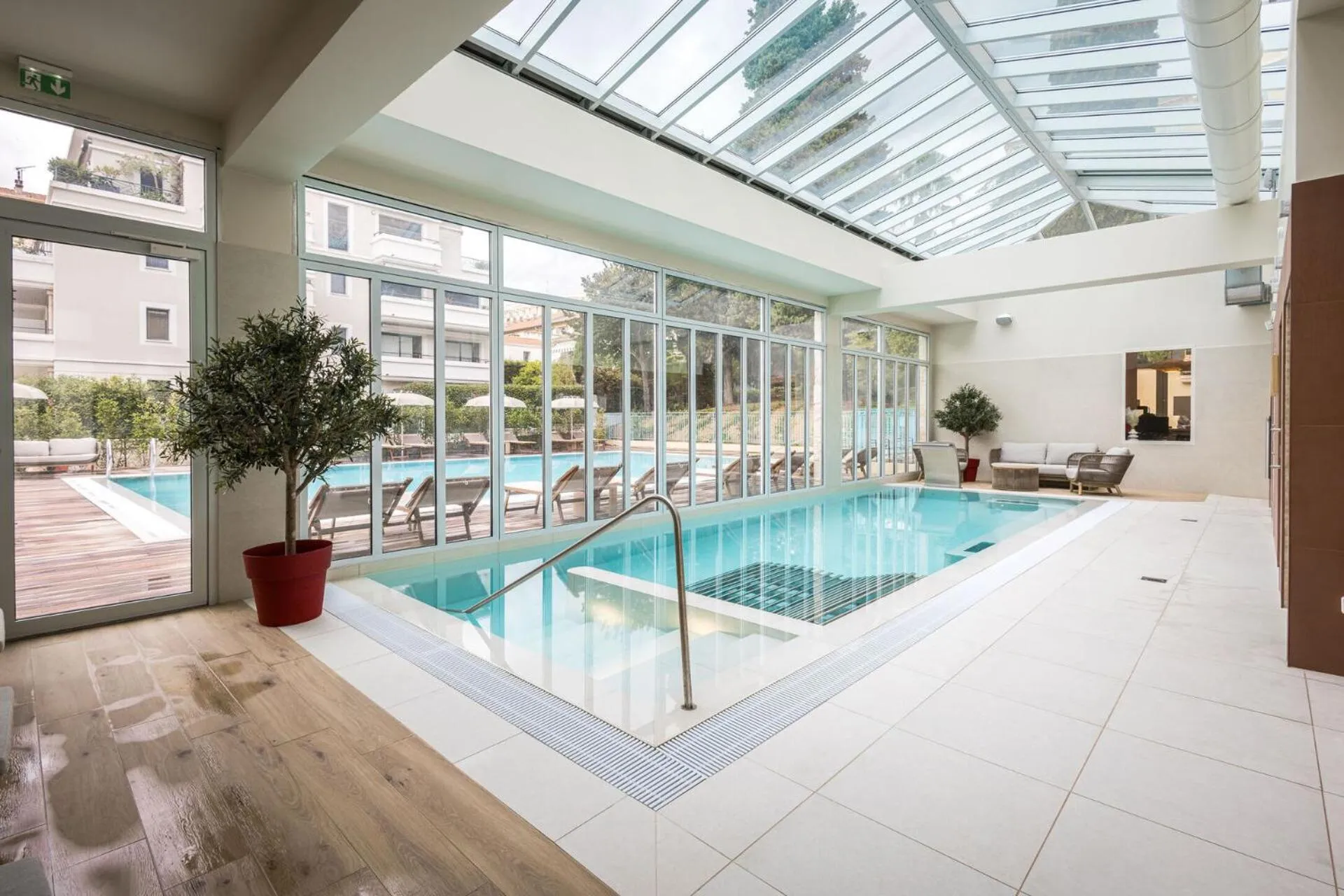 Hot Tub in Hôtel Miléade L'Orangeraie - entièrement rénové