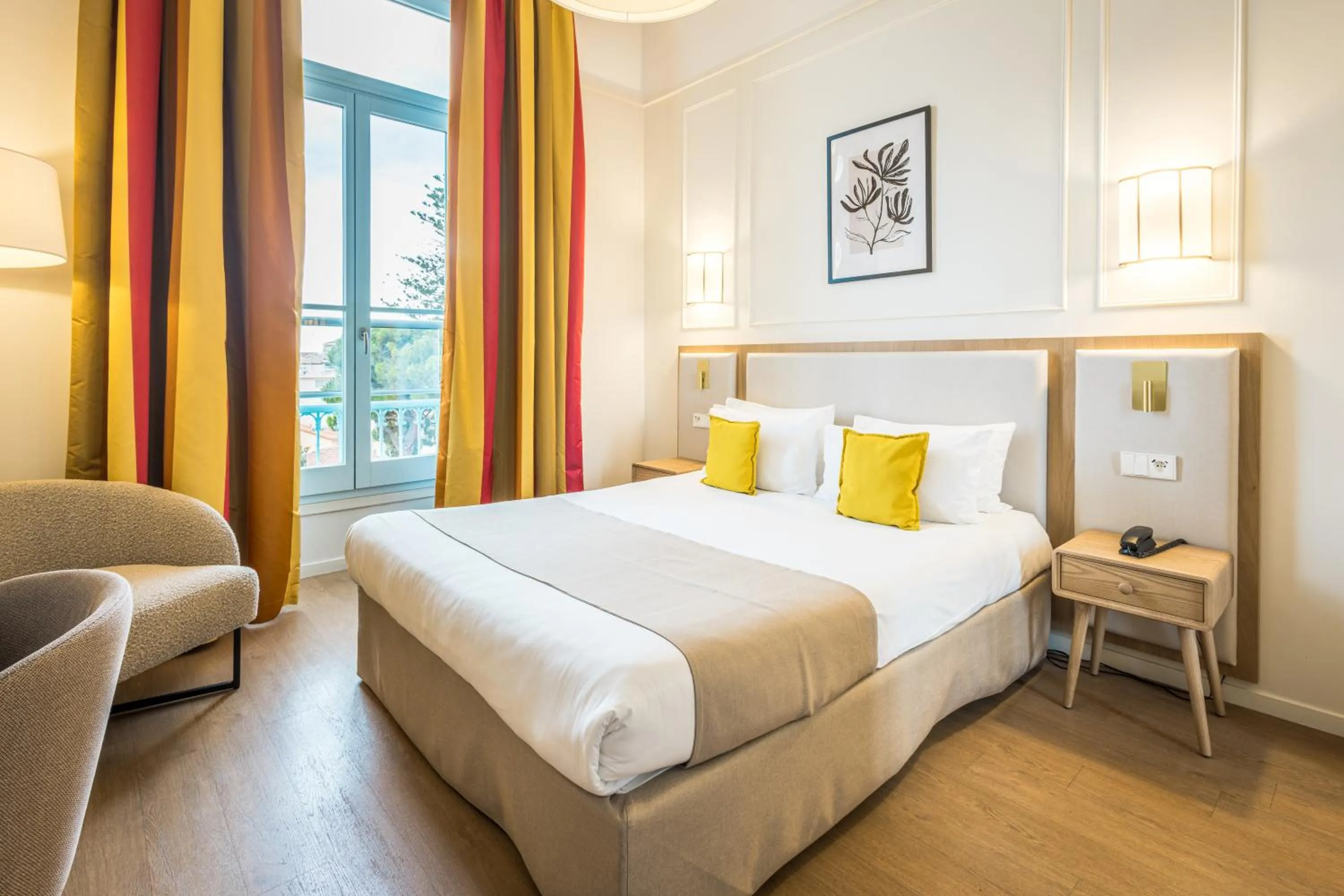 Photo of the whole room, Bed in Hôtel Miléade L'Orangeraie - entièrement rénové