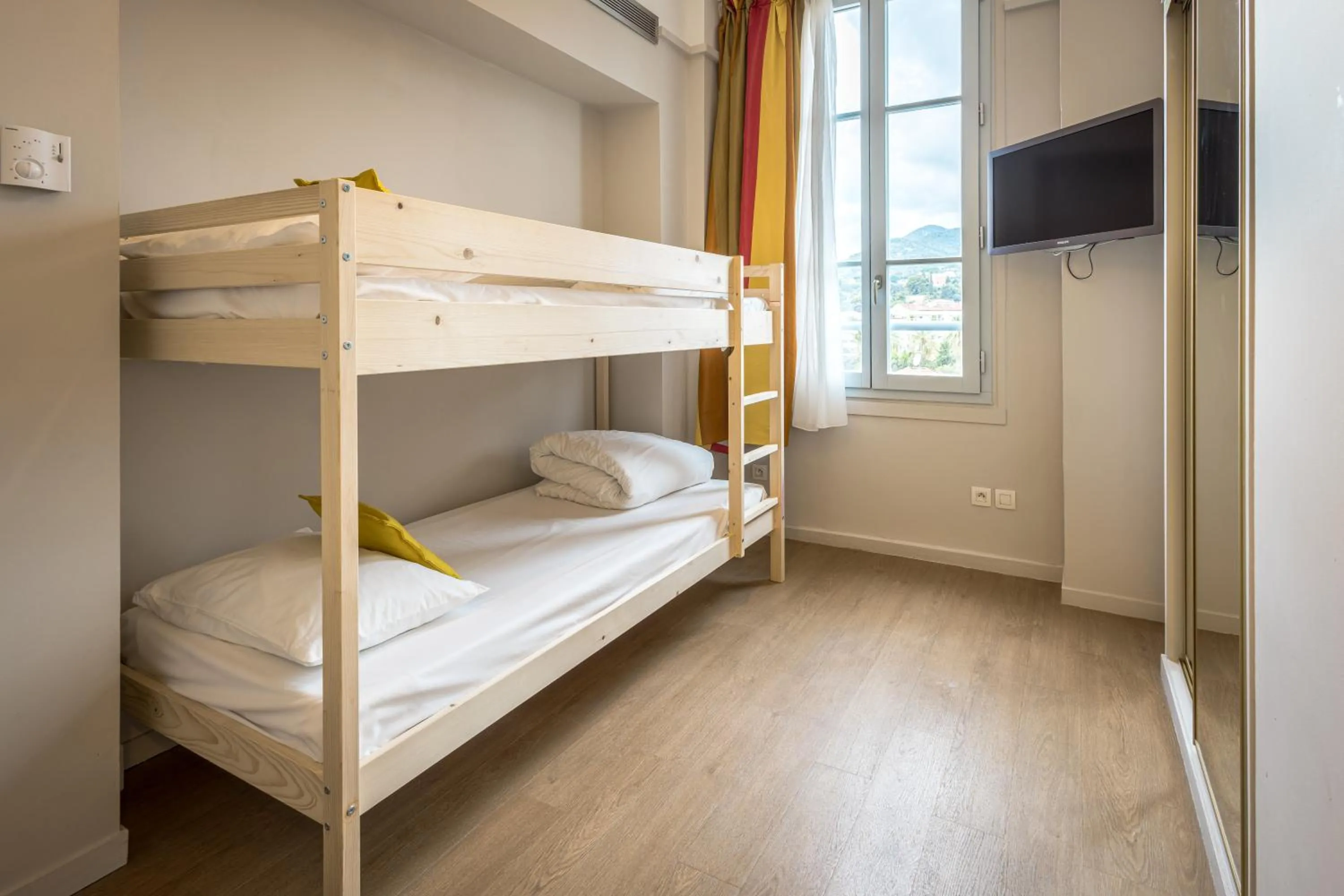 TV and multimedia, Bed in Hôtel Miléade L'Orangeraie - entièrement rénové