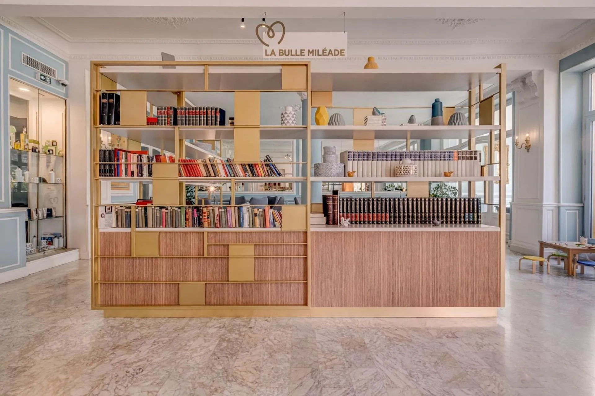 Library in Hôtel Miléade L'Orangeraie - entièrement rénové