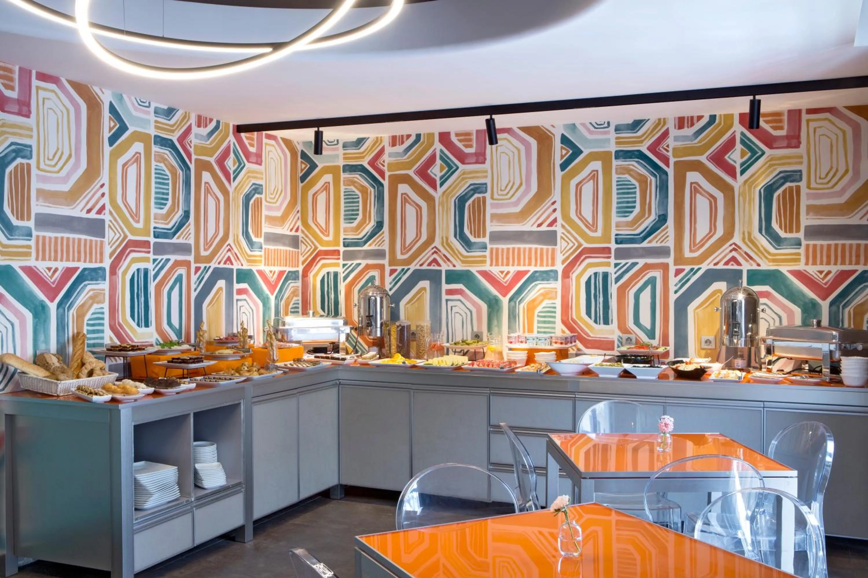 Restaurant/places to eat in Zeus Essence Bucharest Central