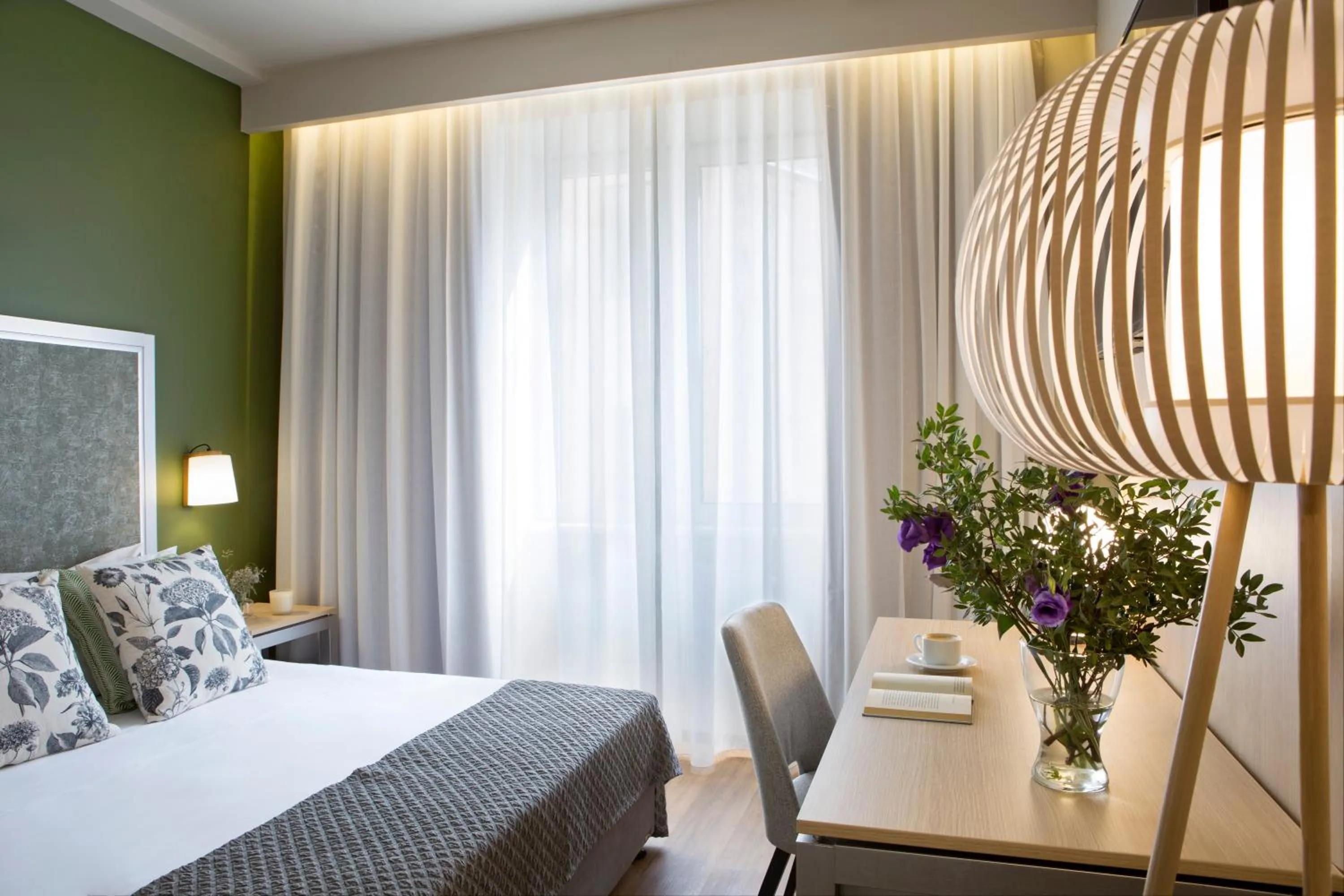 Photo of the whole room, Bed in Zeus Essence Bucharest Central