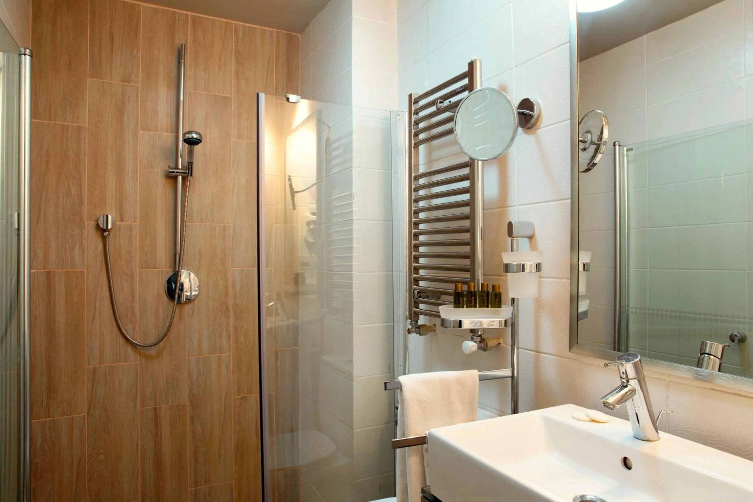 Shower in Zeus Essence Bucharest Central