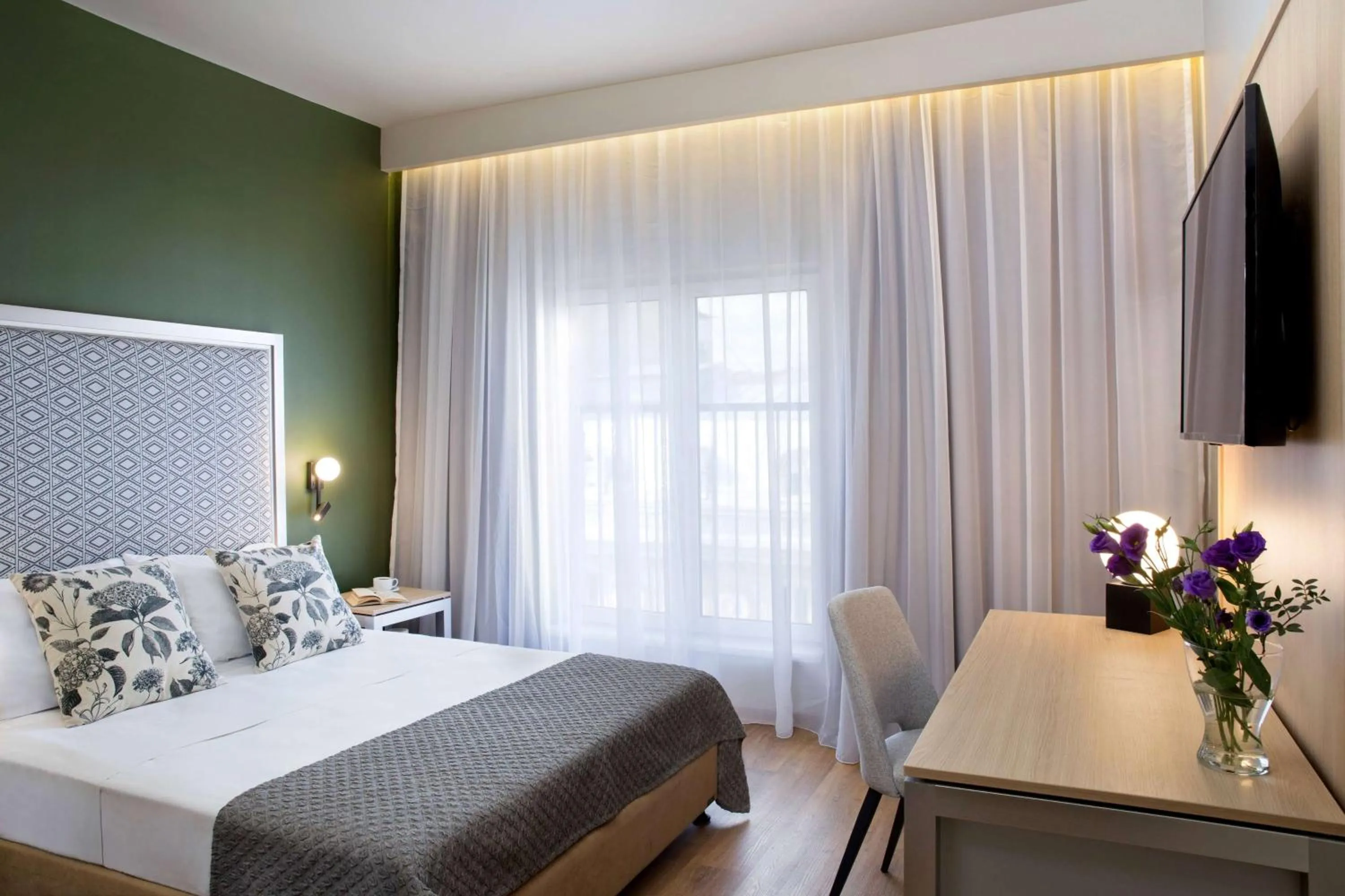 Photo of the whole room, Bed in Zeus Essence Bucharest Central