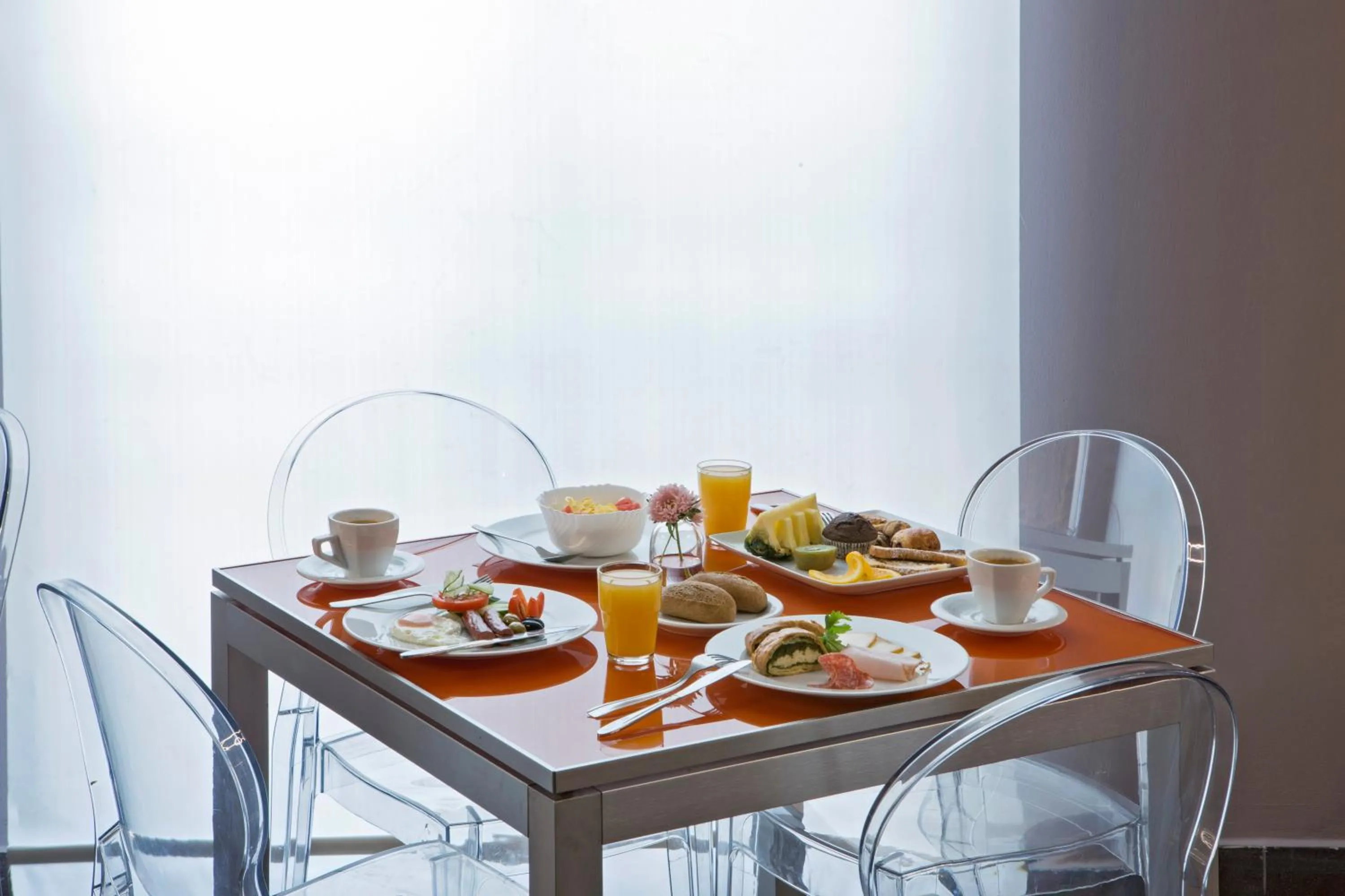 Restaurant/places to eat in Zeus Essence Bucharest Central