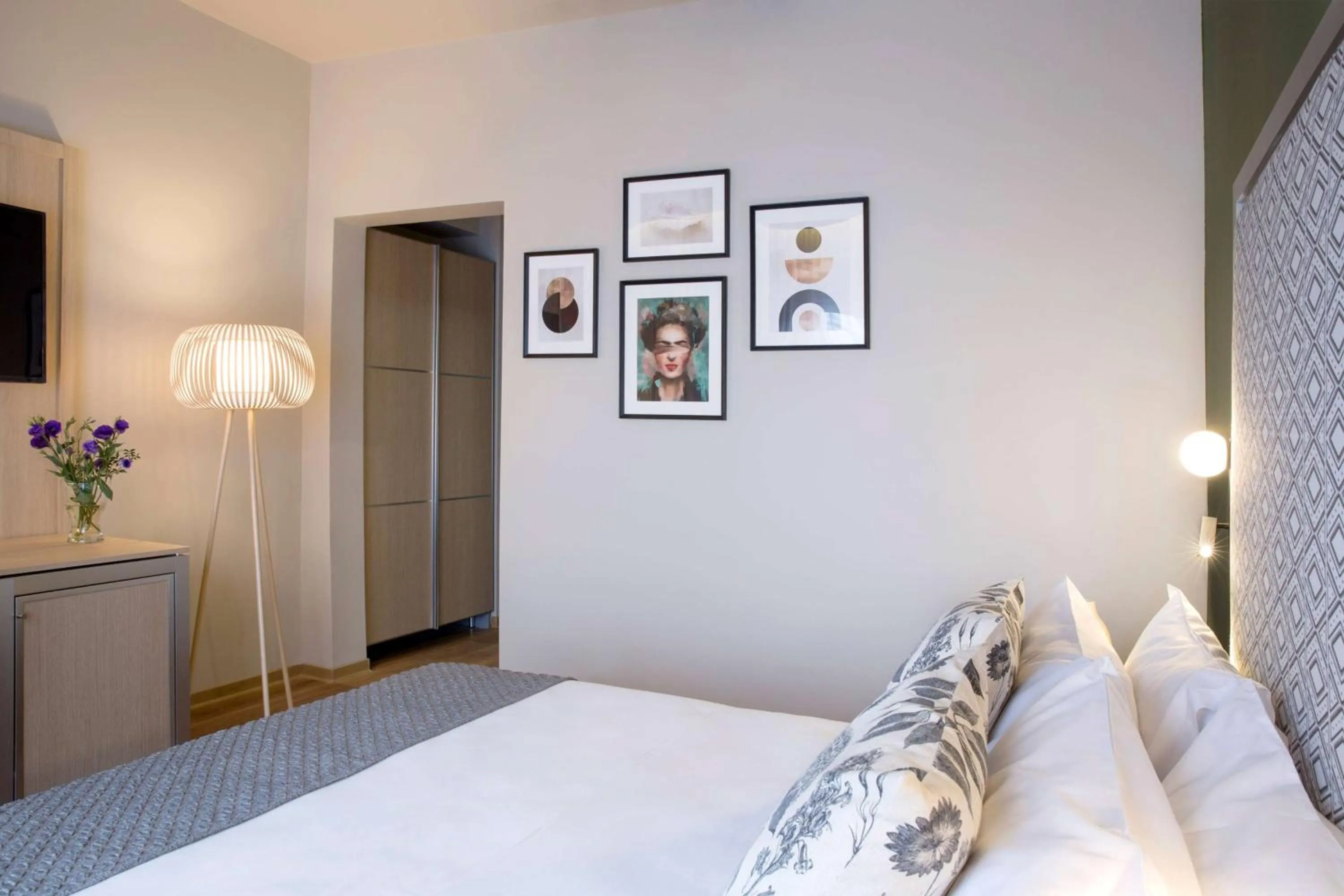 Photo of the whole room, Bed in Zeus Essence Bucharest Central