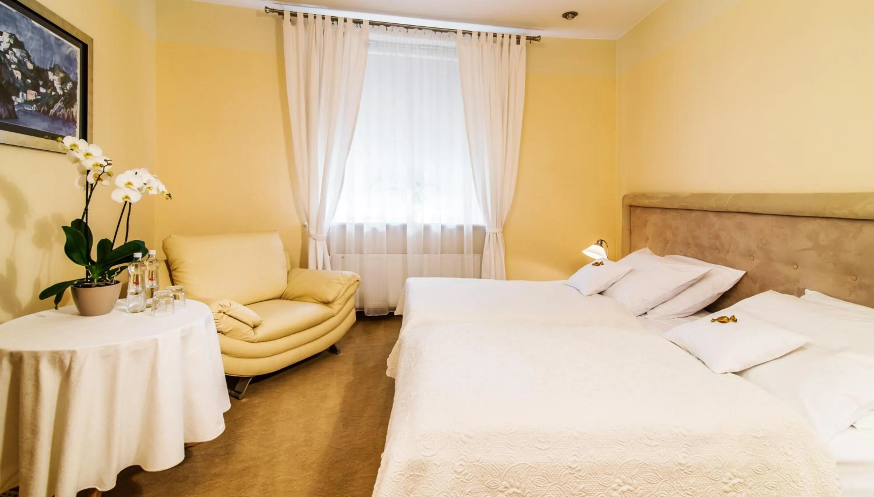 Photo of the whole room in Hotel Komeda