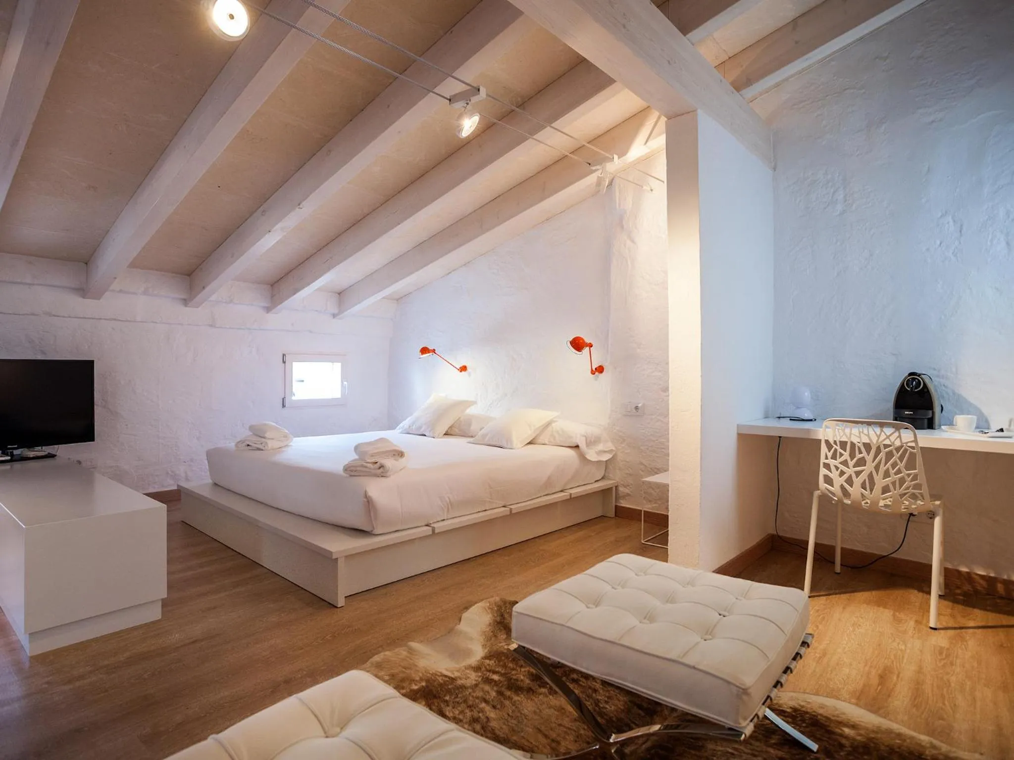 Photo of the whole room, Bed in Cheap & Chic Hotel