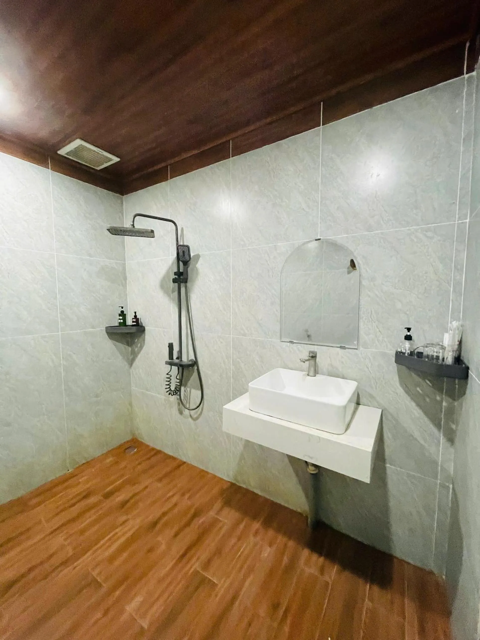 Shower in Green Bamboo Lodge Resort