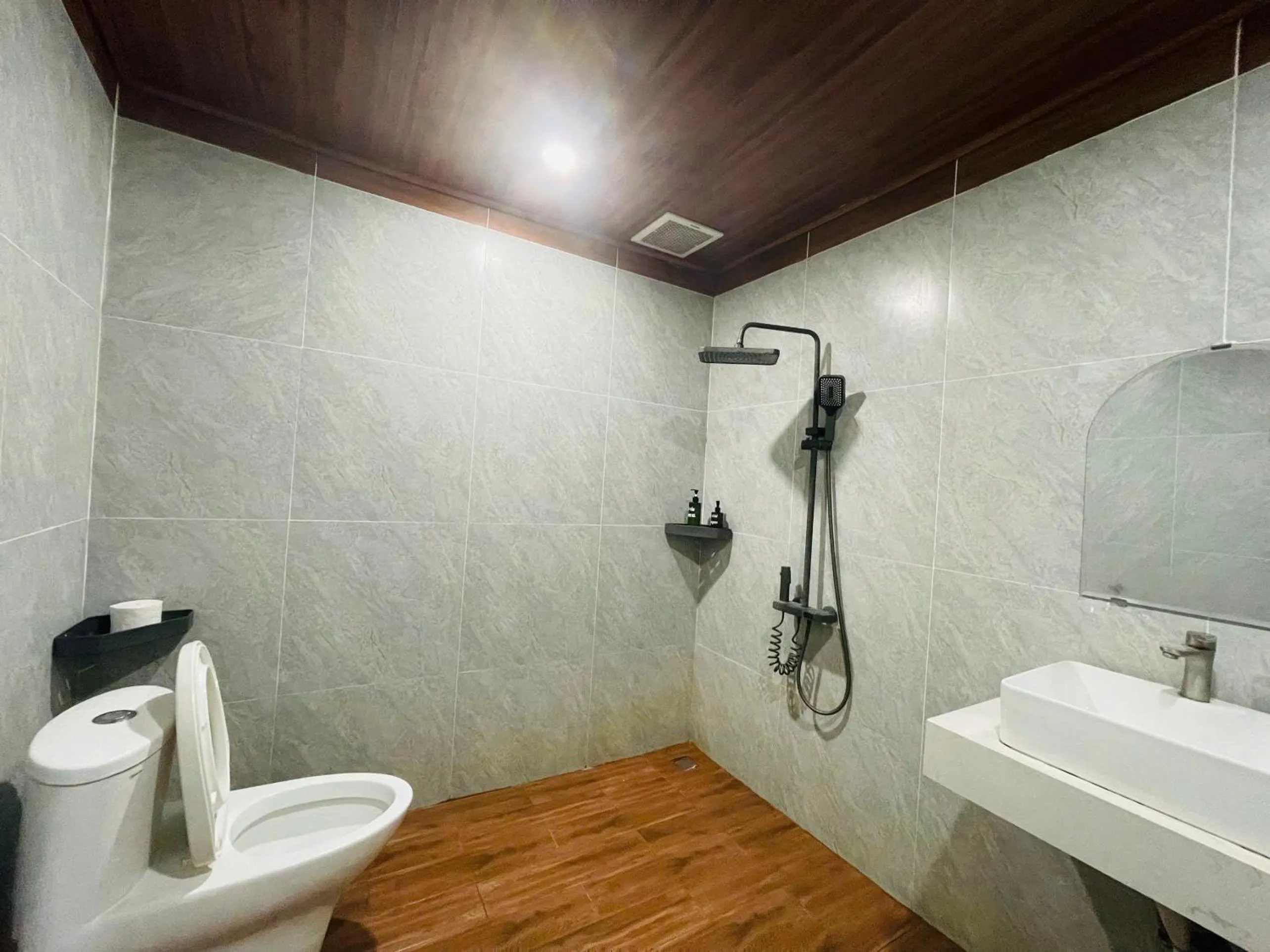 Shower in Green Bamboo Lodge Resort